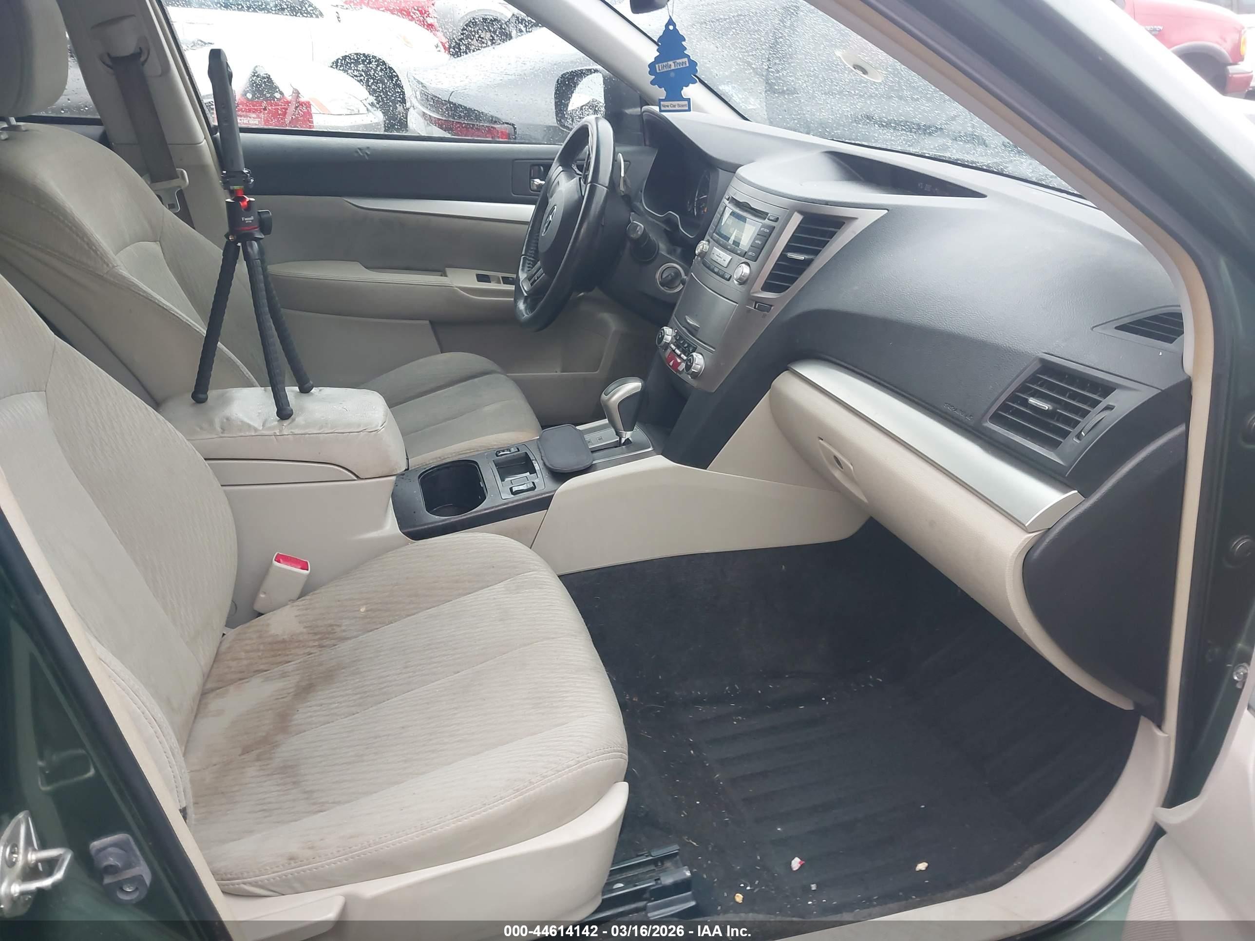 SUBARU OUTBACK image 5