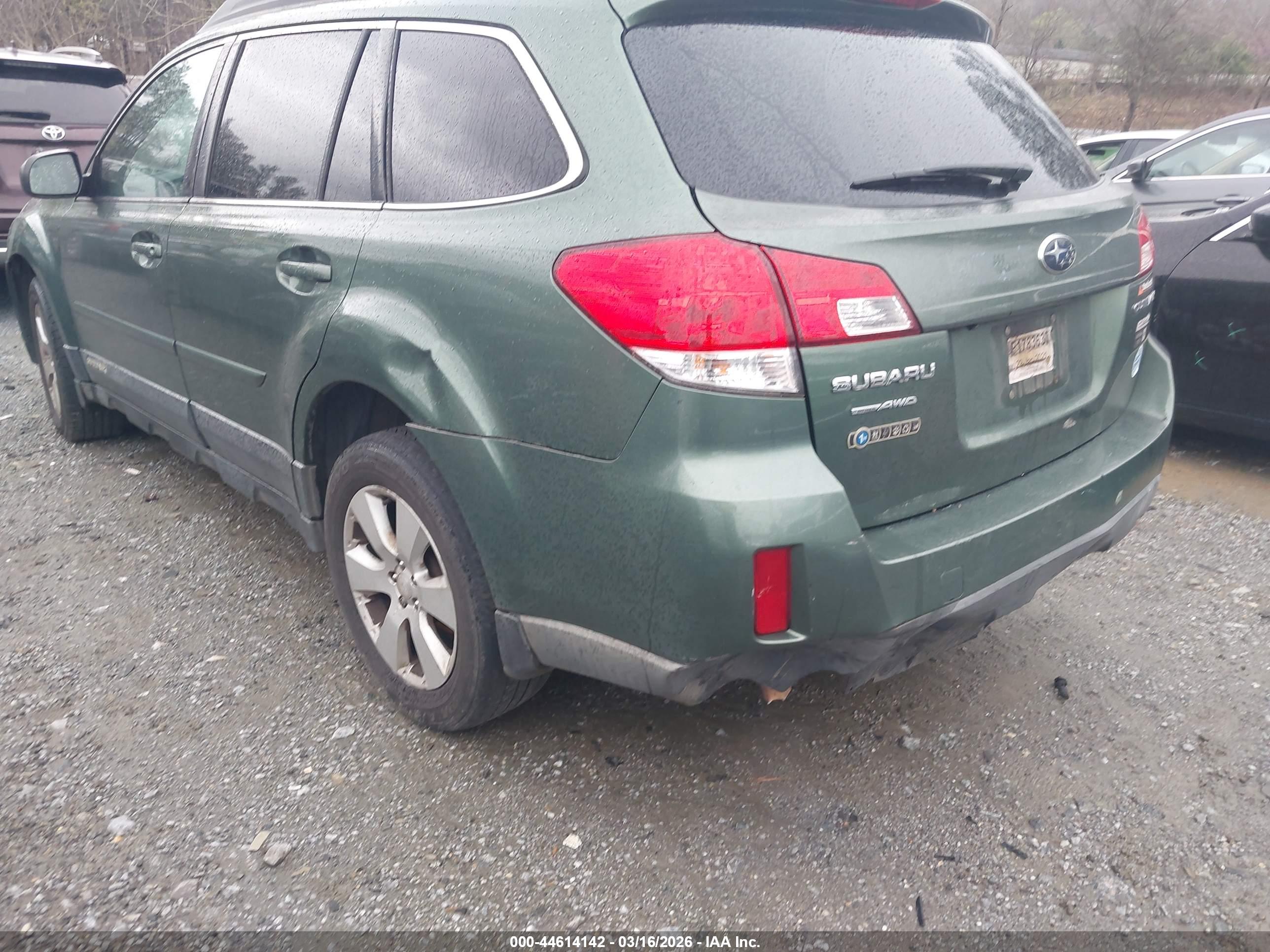 SUBARU OUTBACK image 6