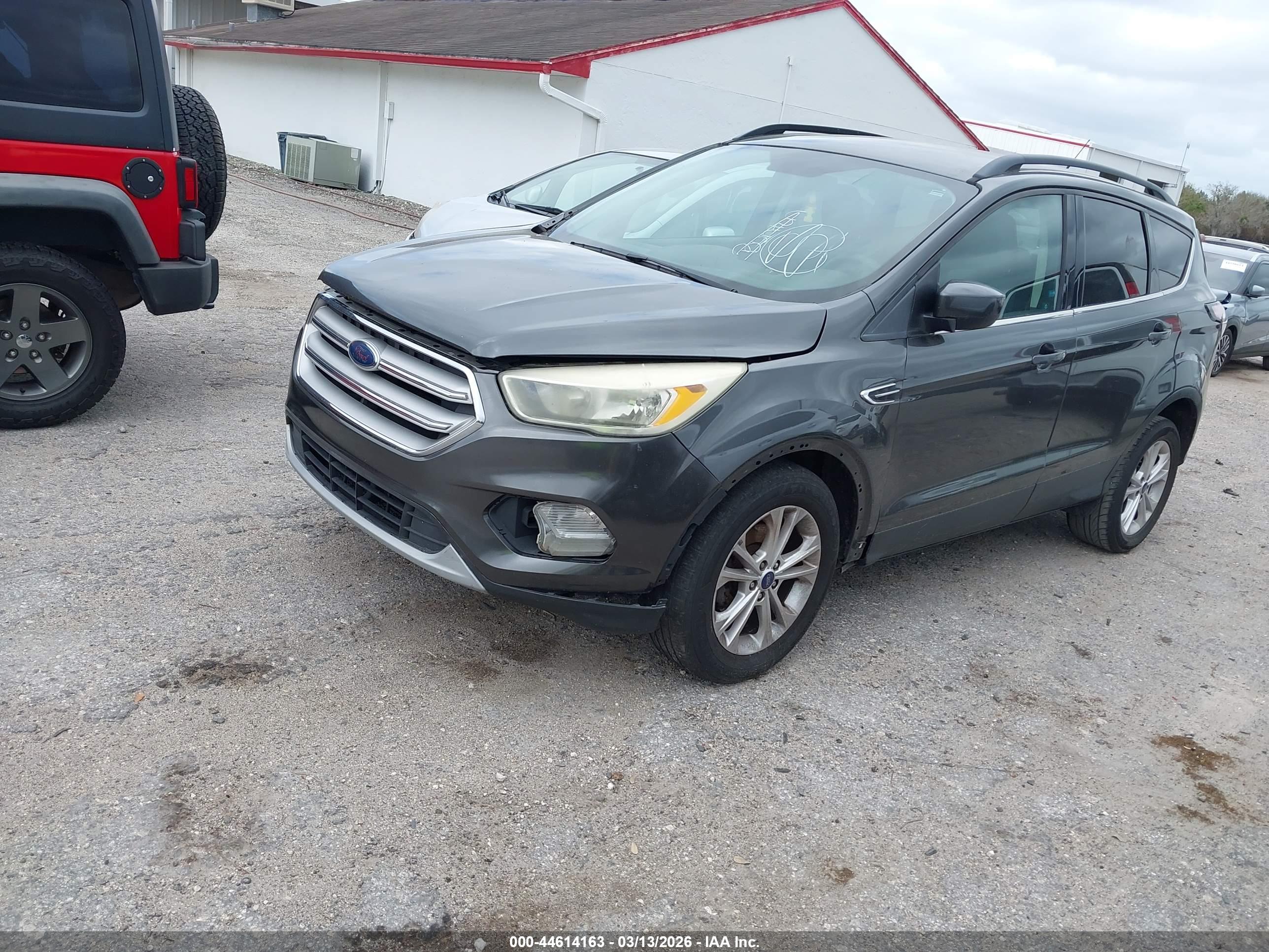 FORD ESCAPE image 2