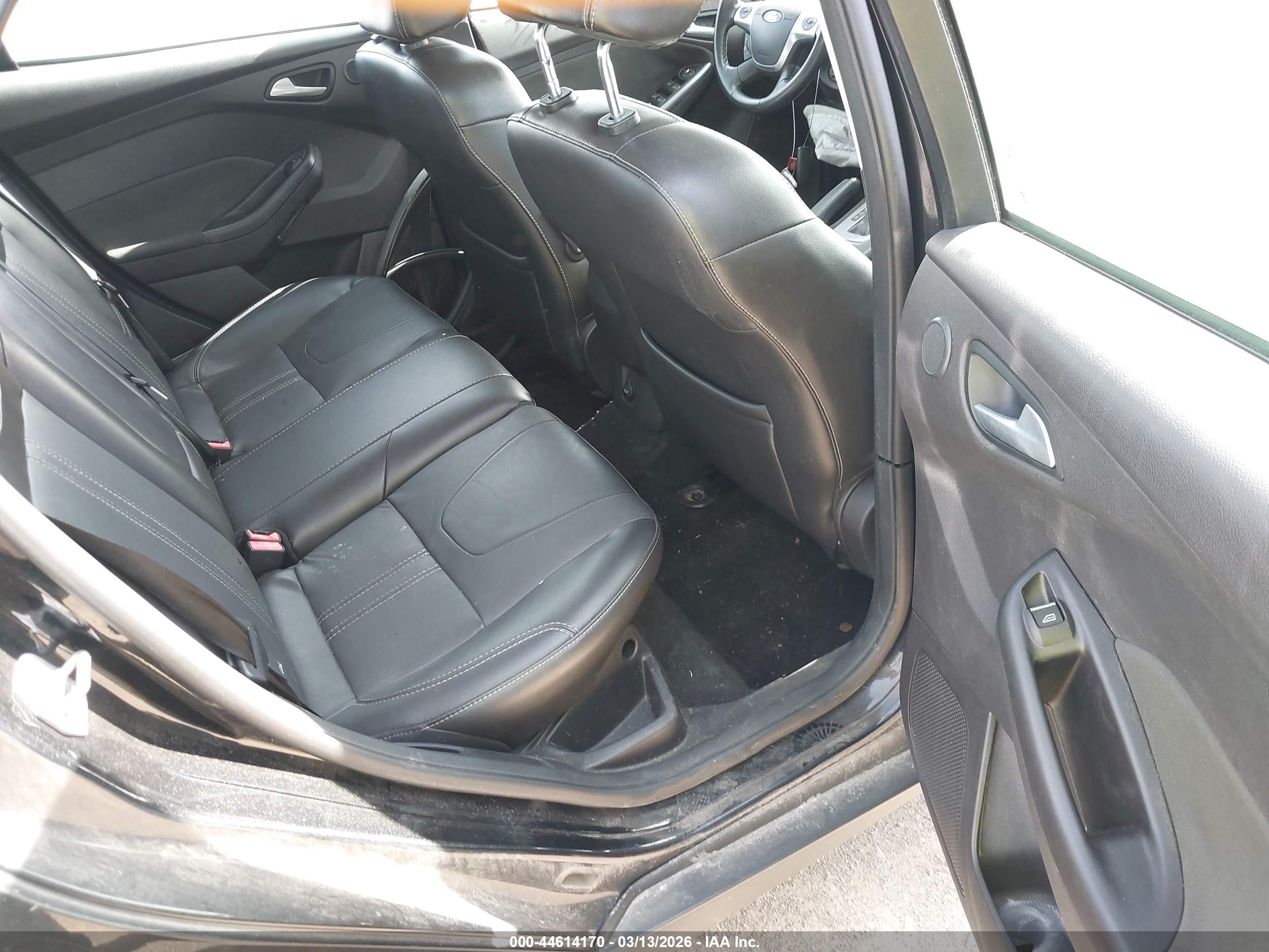 FORD FOCUS image 8