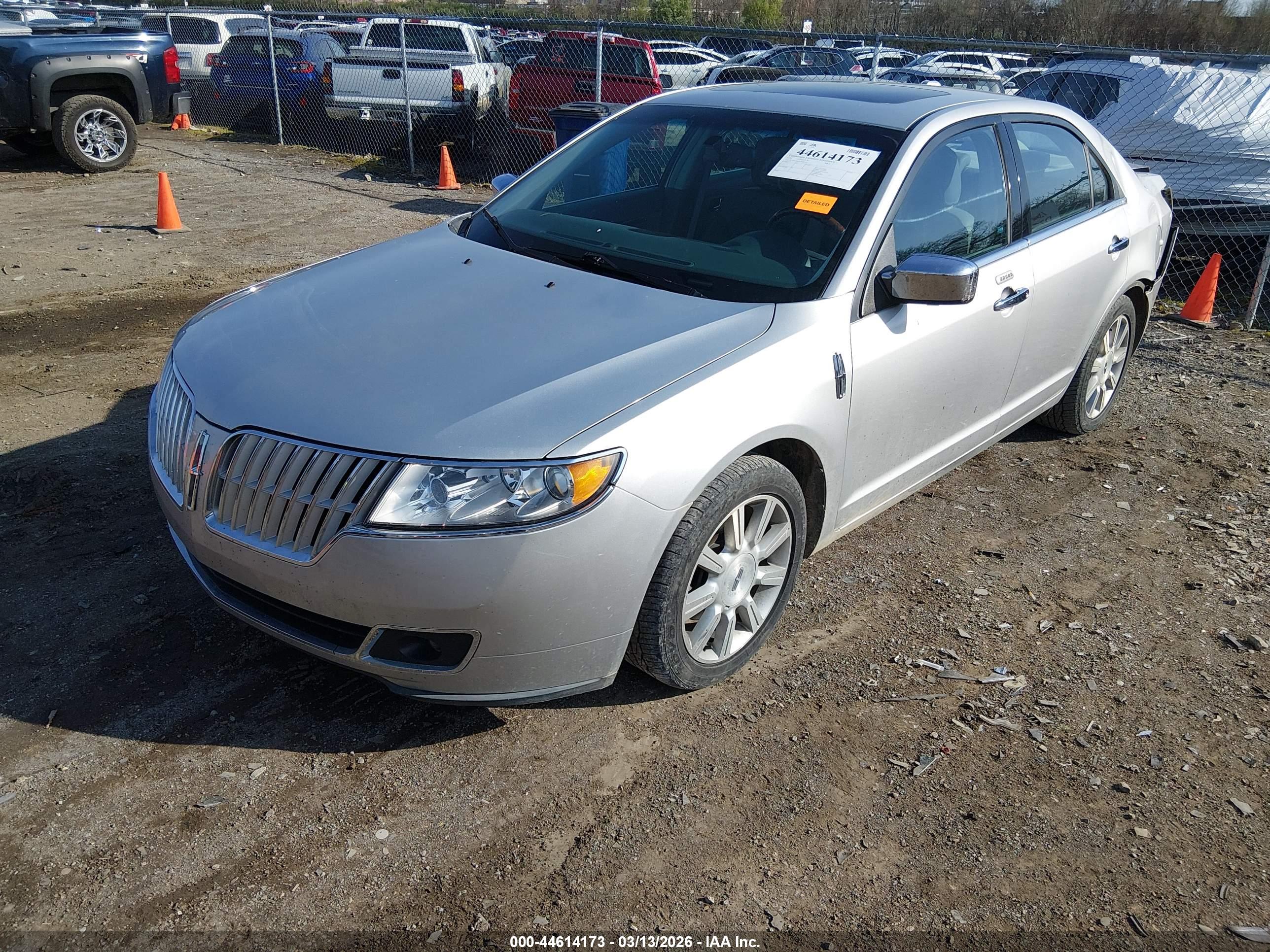 LINCOLN MKZ image 2