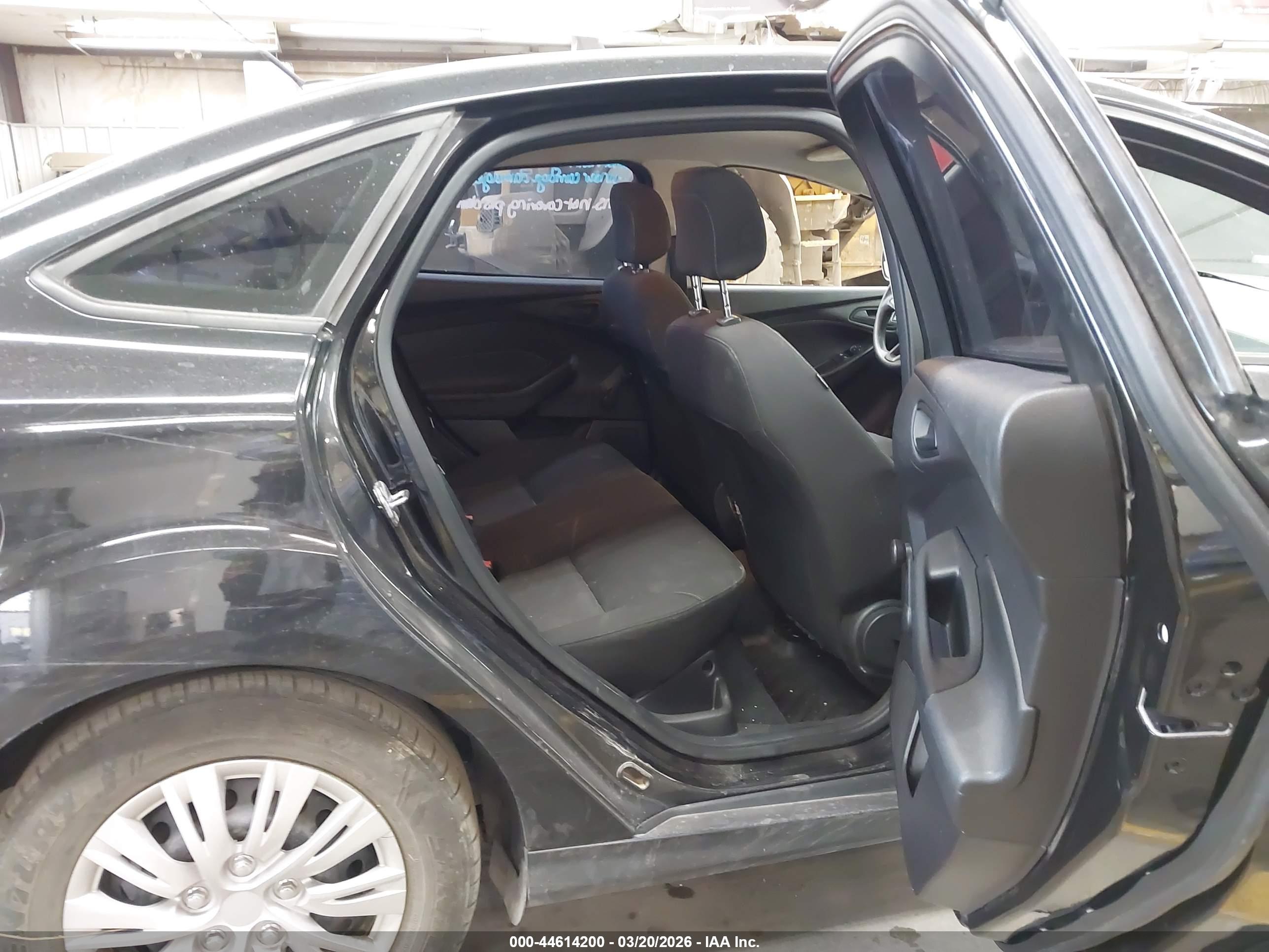 FORD FOCUS image 8