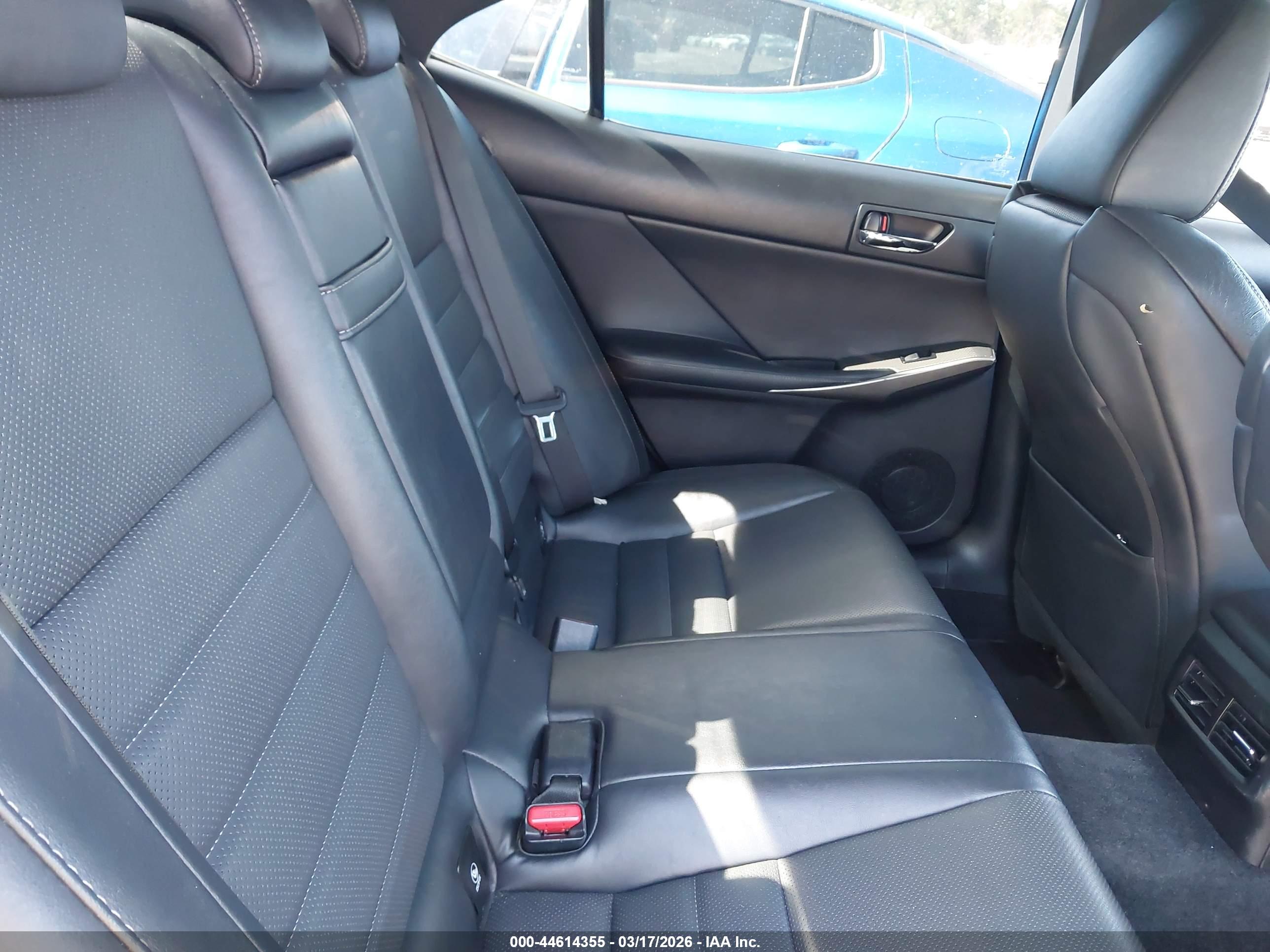 LEXUS IS image 8