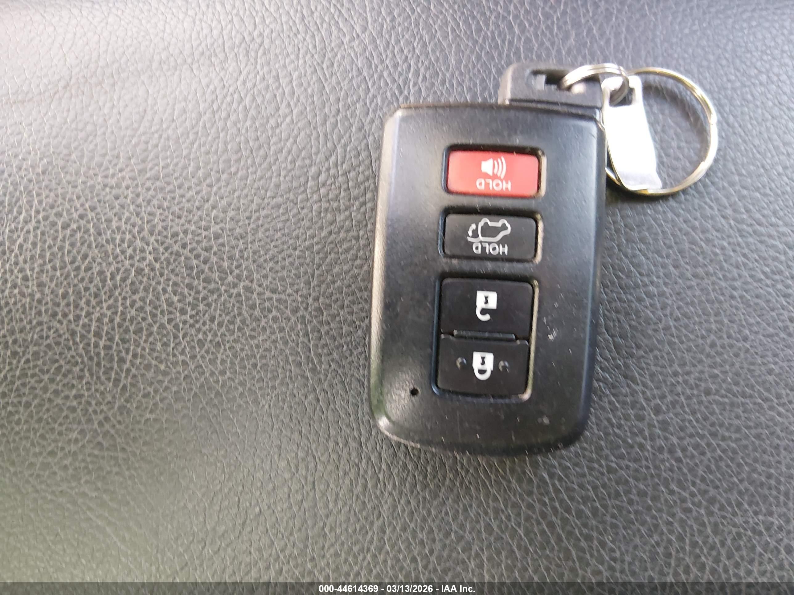 TOYOTA RAV4 image 11