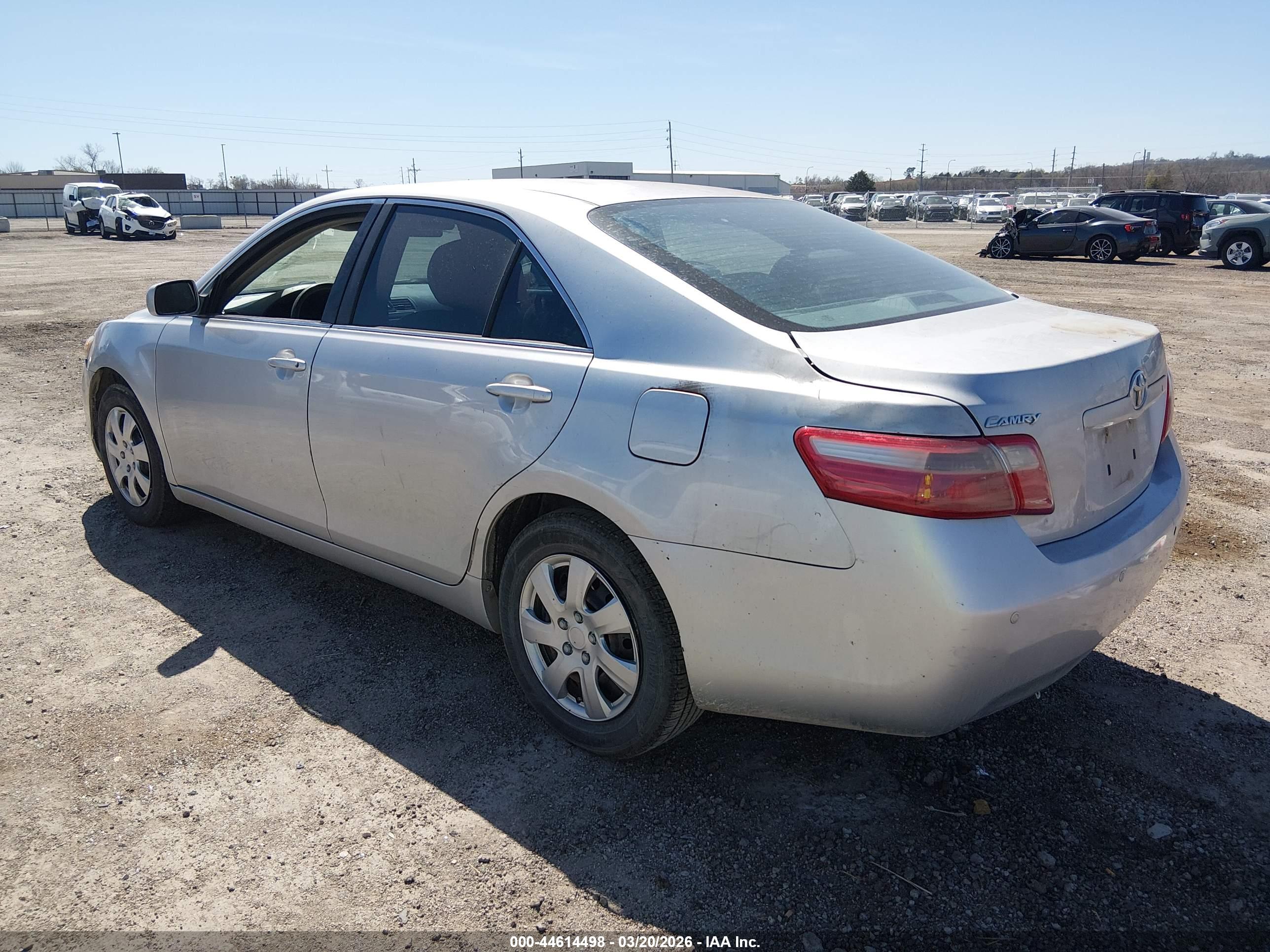 TOYOTA CAMRY image 3