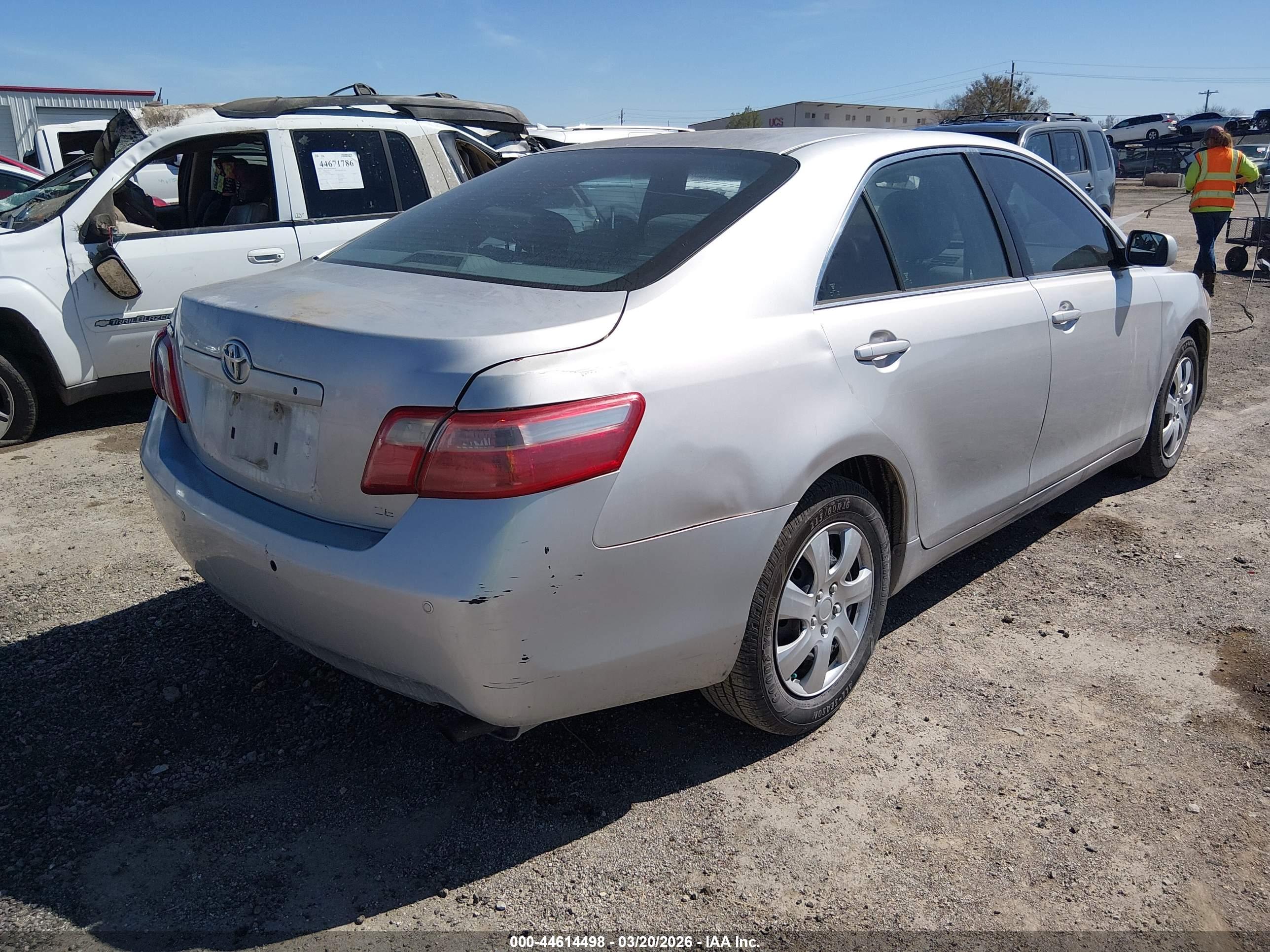TOYOTA CAMRY image 4
