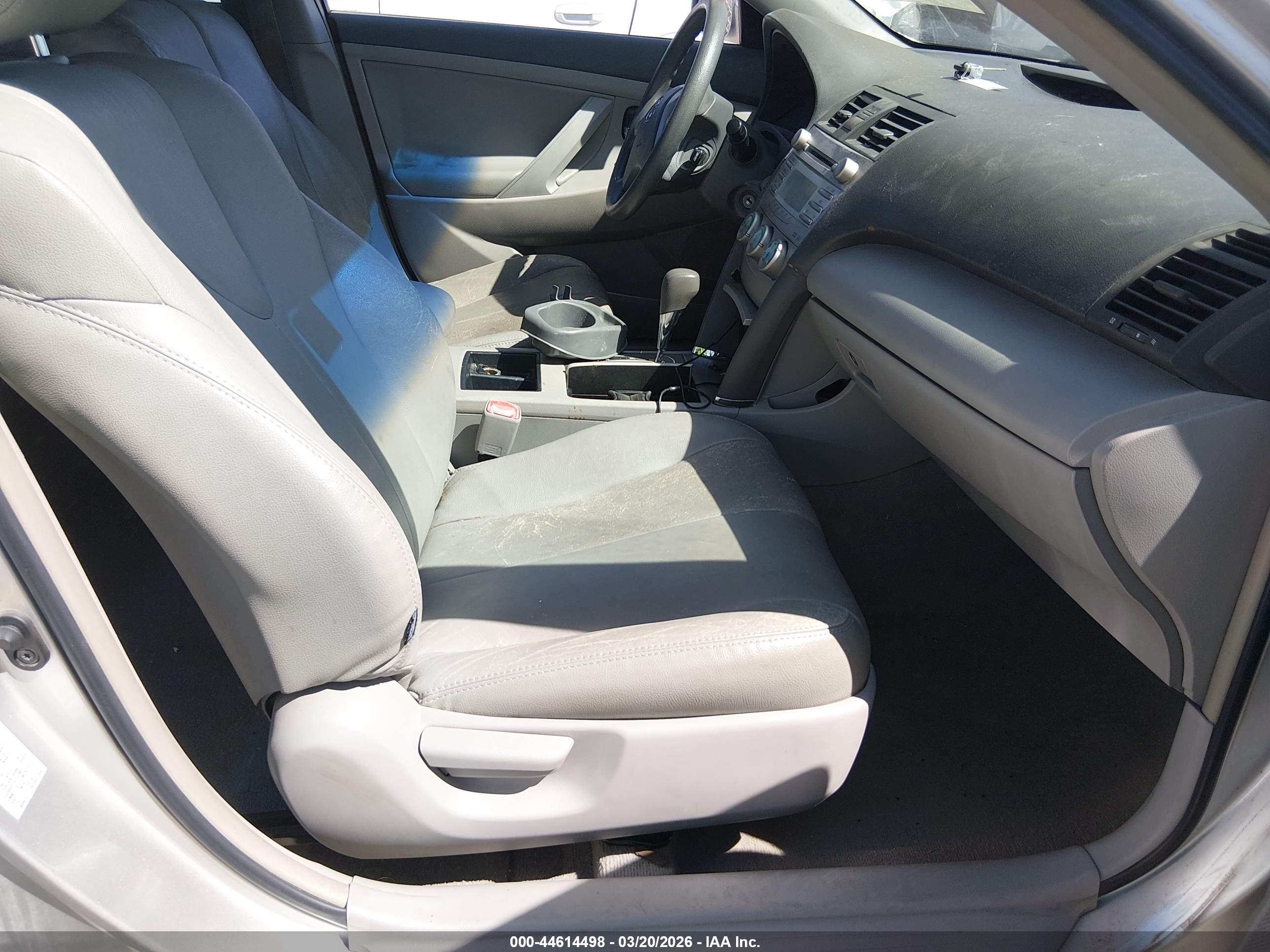 TOYOTA CAMRY image 5