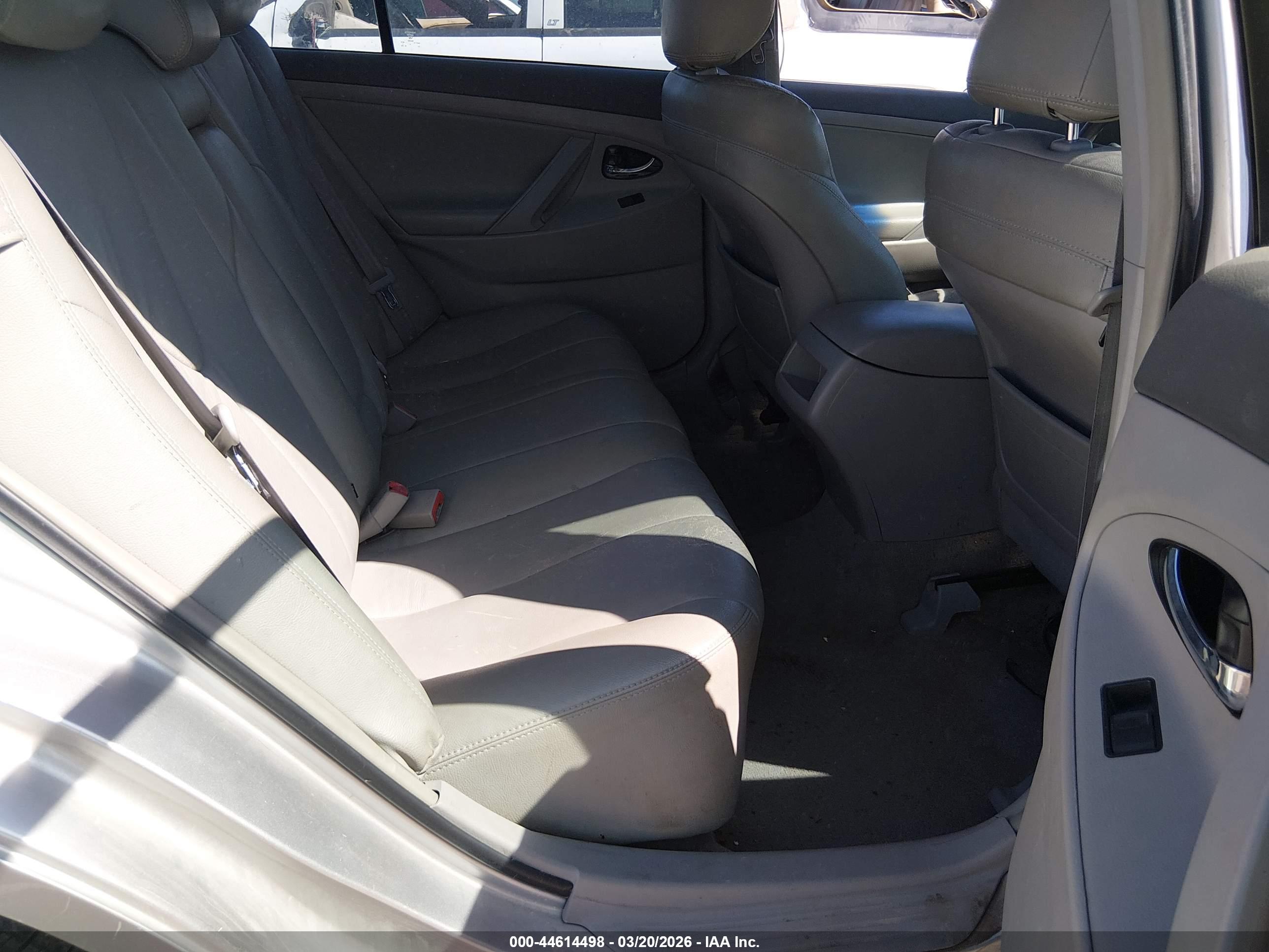TOYOTA CAMRY image 8