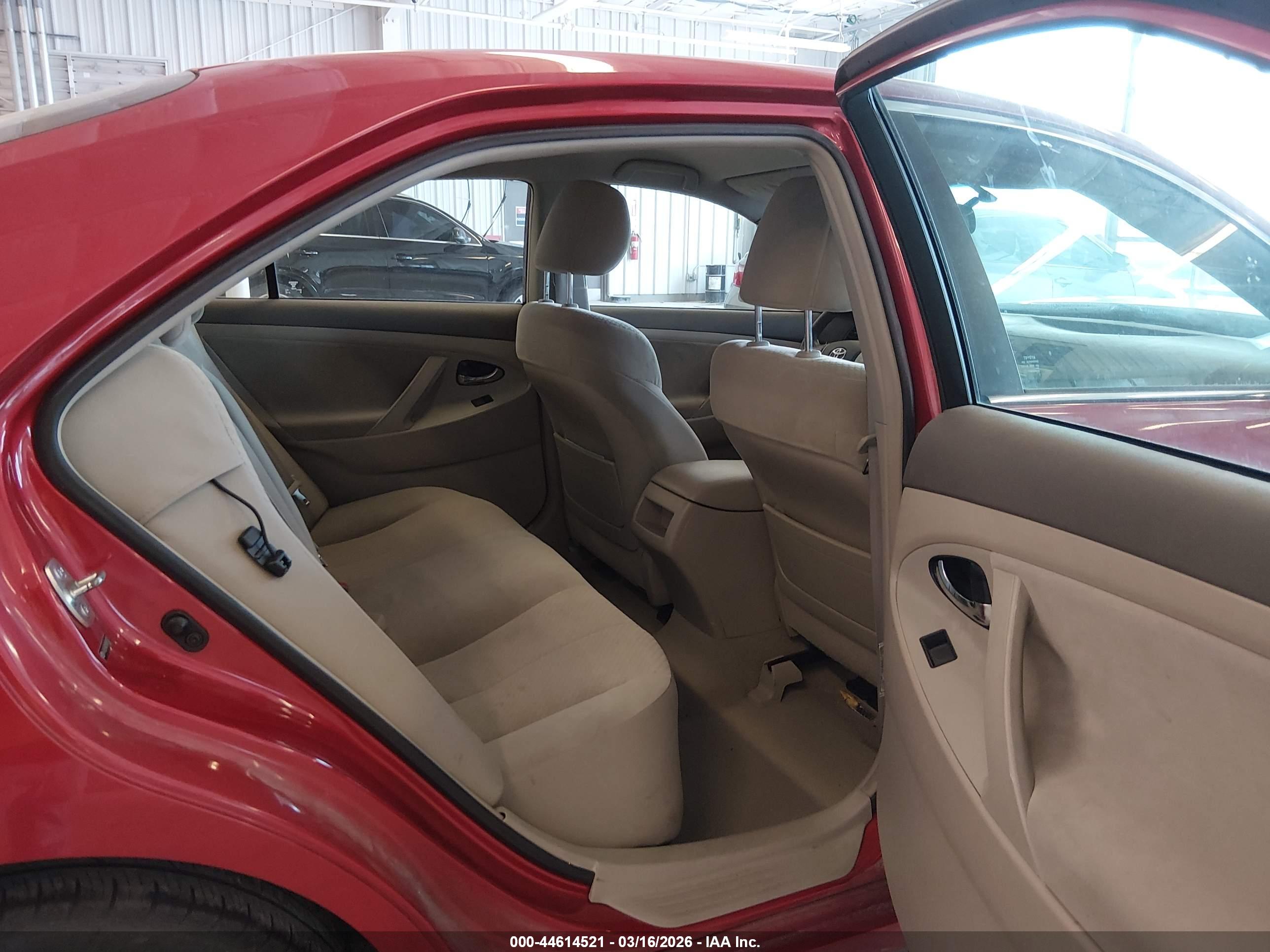 TOYOTA CAMRY image 8