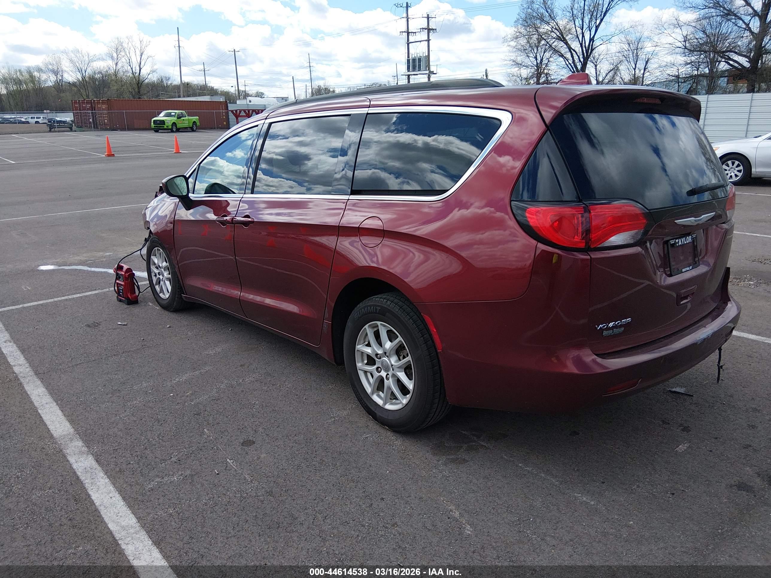 CHRYSLER VOYAGER image 3