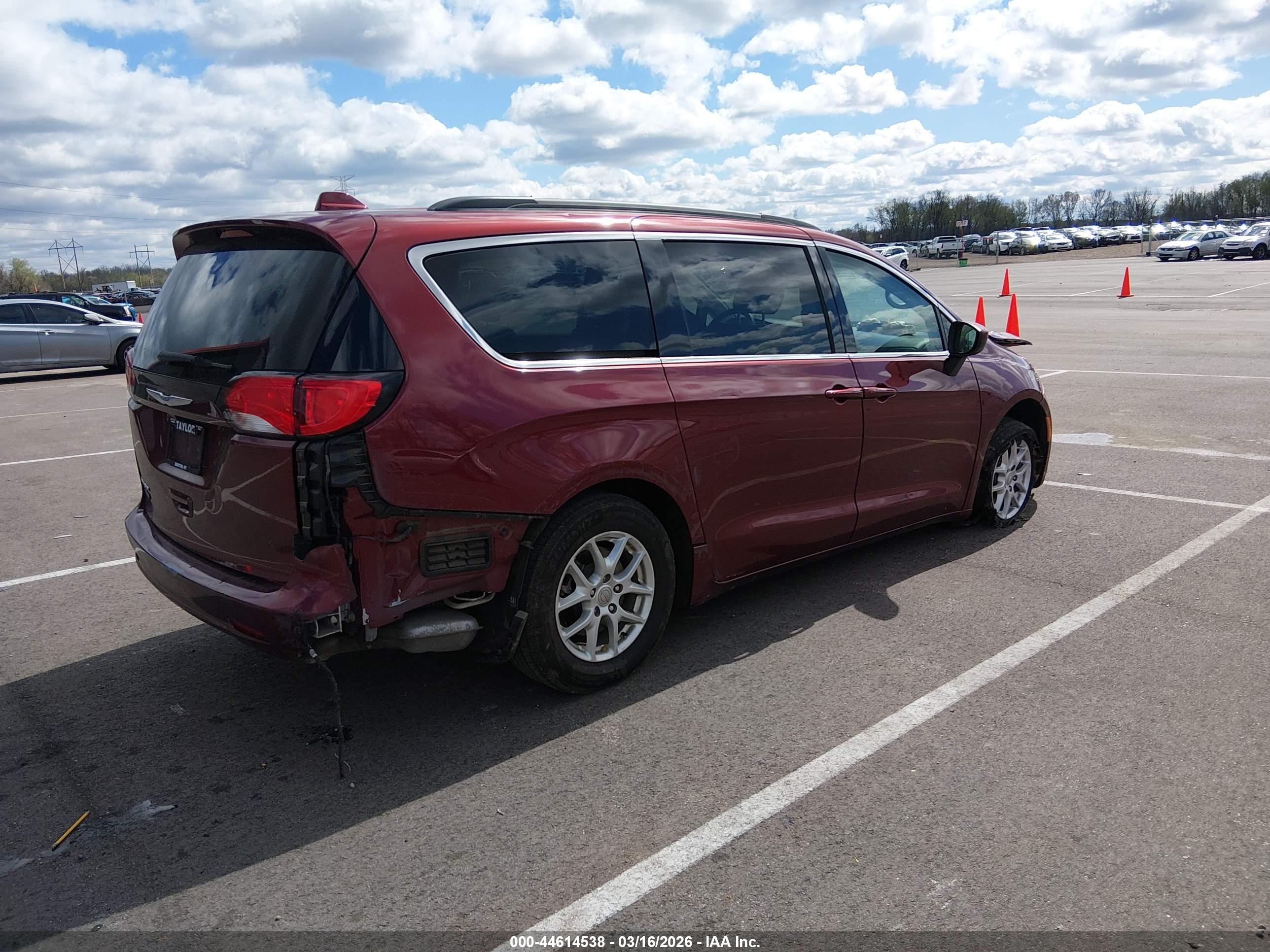 CHRYSLER VOYAGER image 4