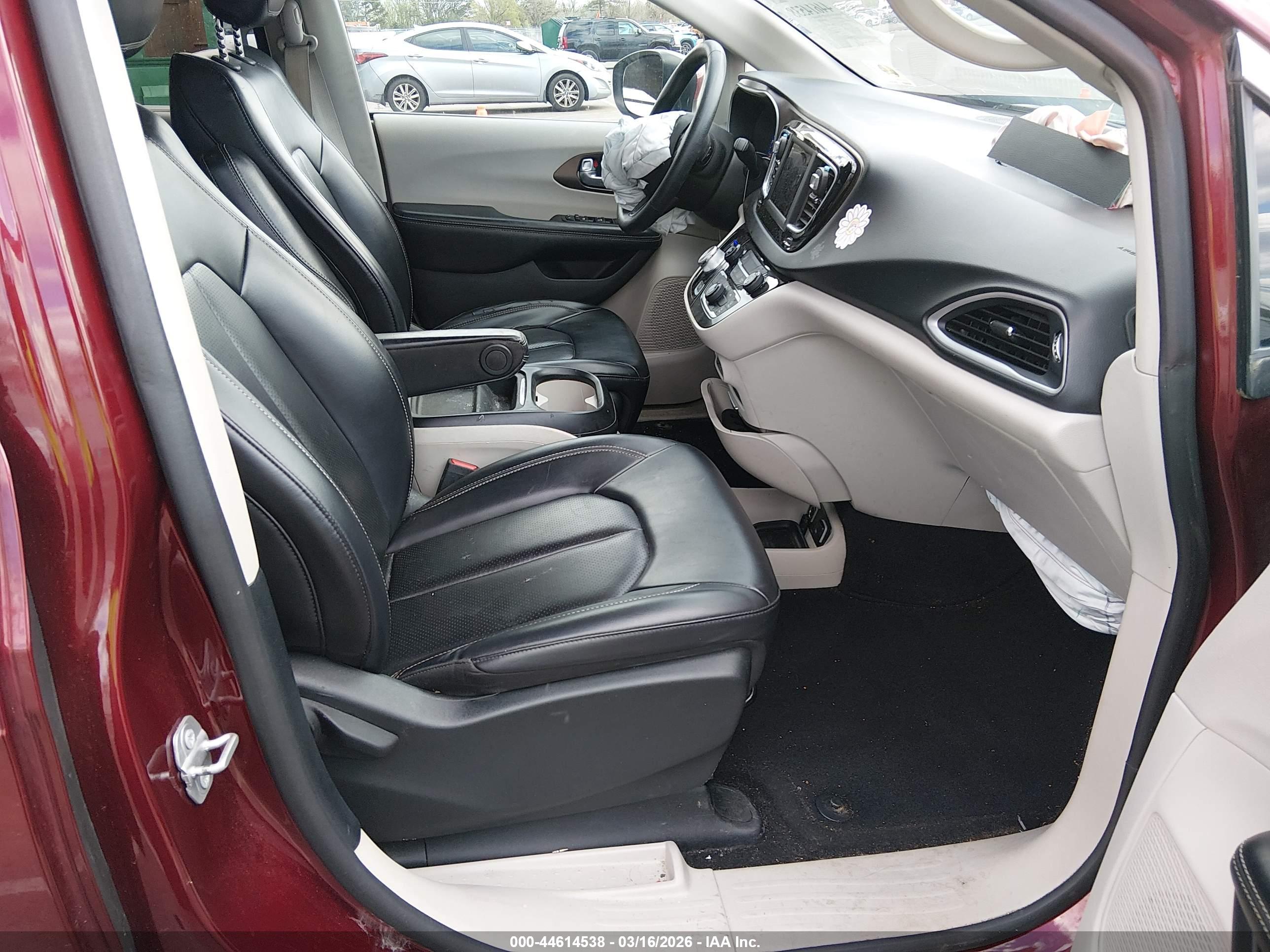 CHRYSLER VOYAGER image 5