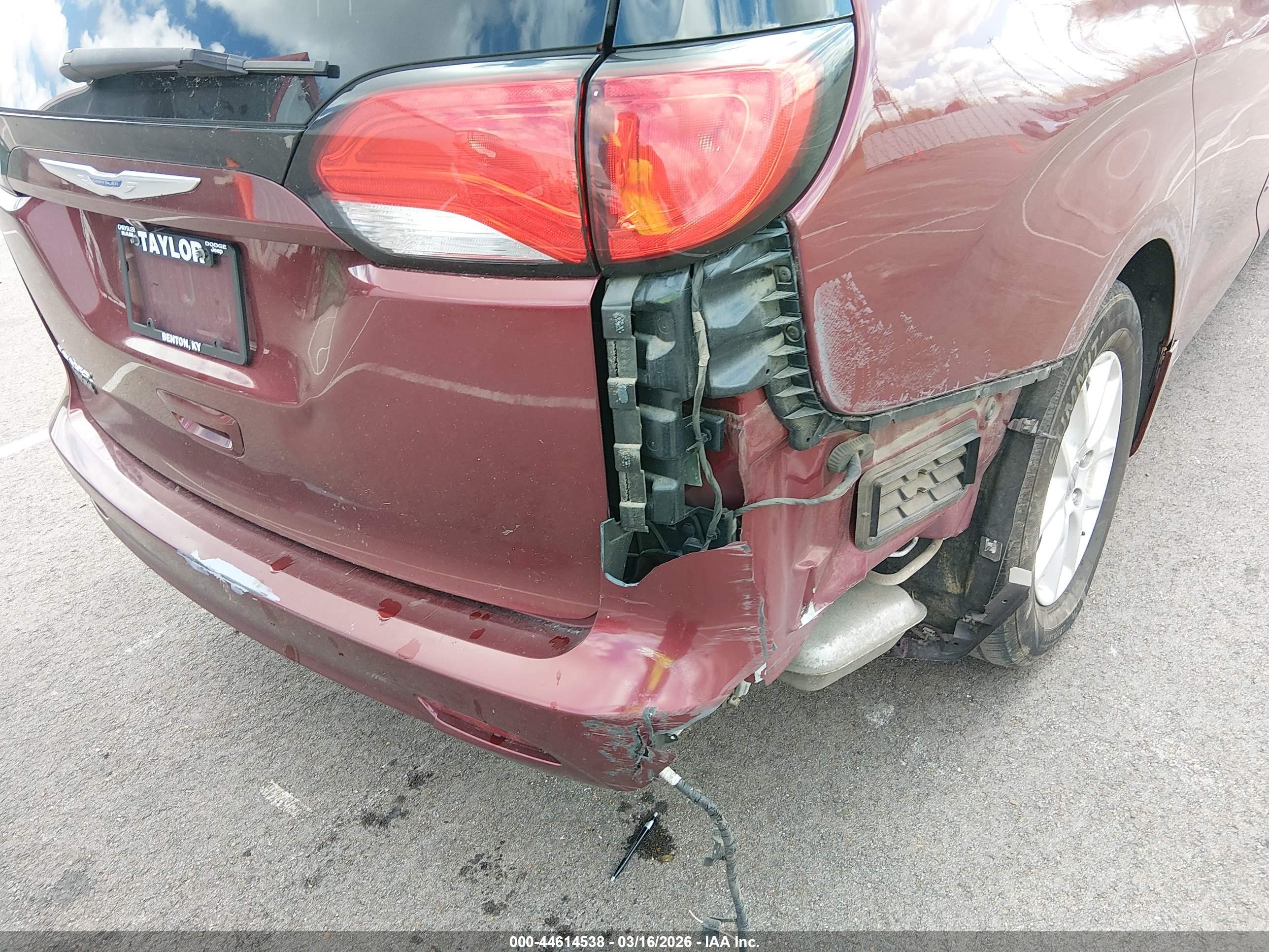 CHRYSLER VOYAGER image 6