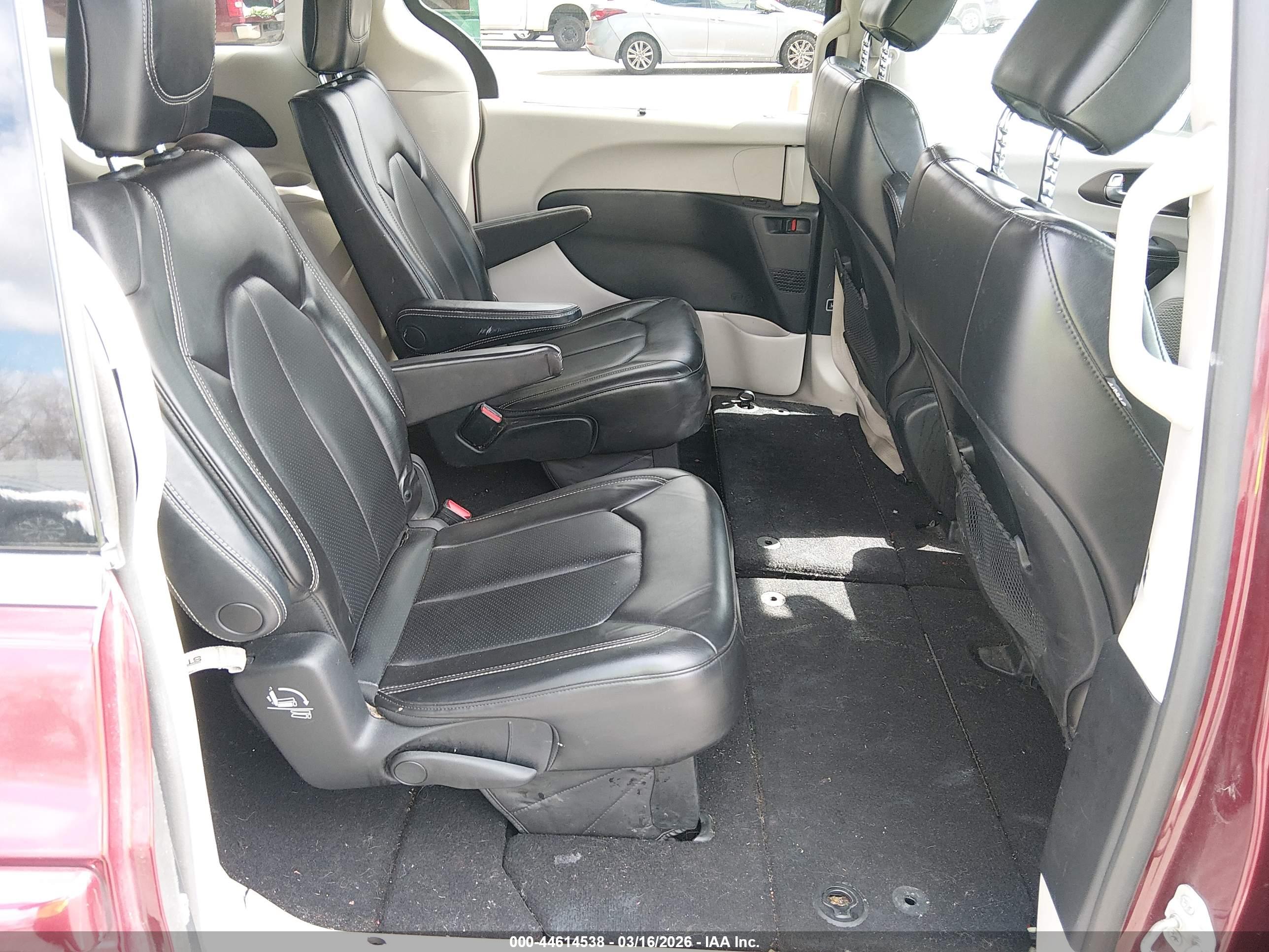 CHRYSLER VOYAGER image 8