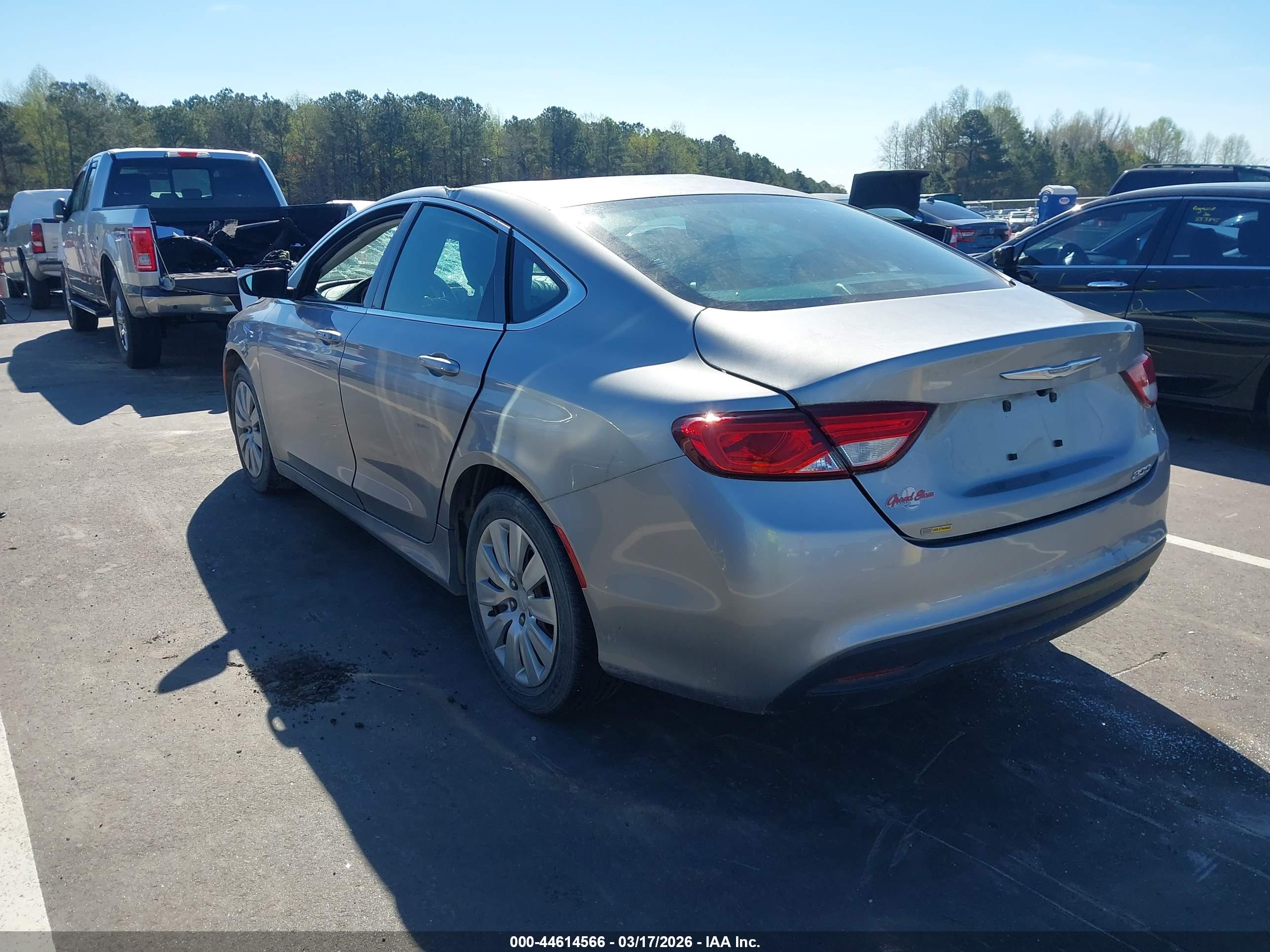 CHRYSLER 200 image 3