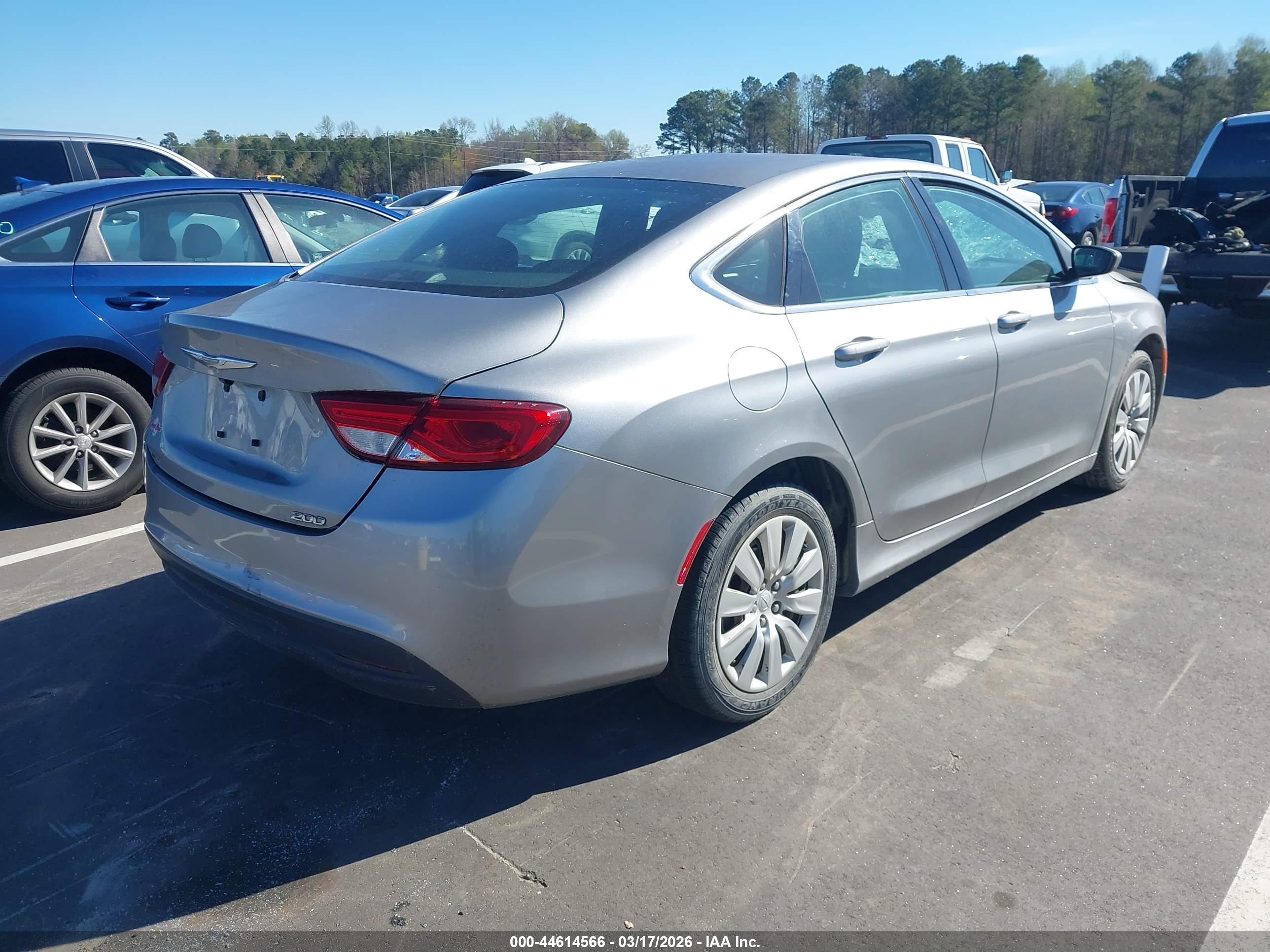 CHRYSLER 200 image 4