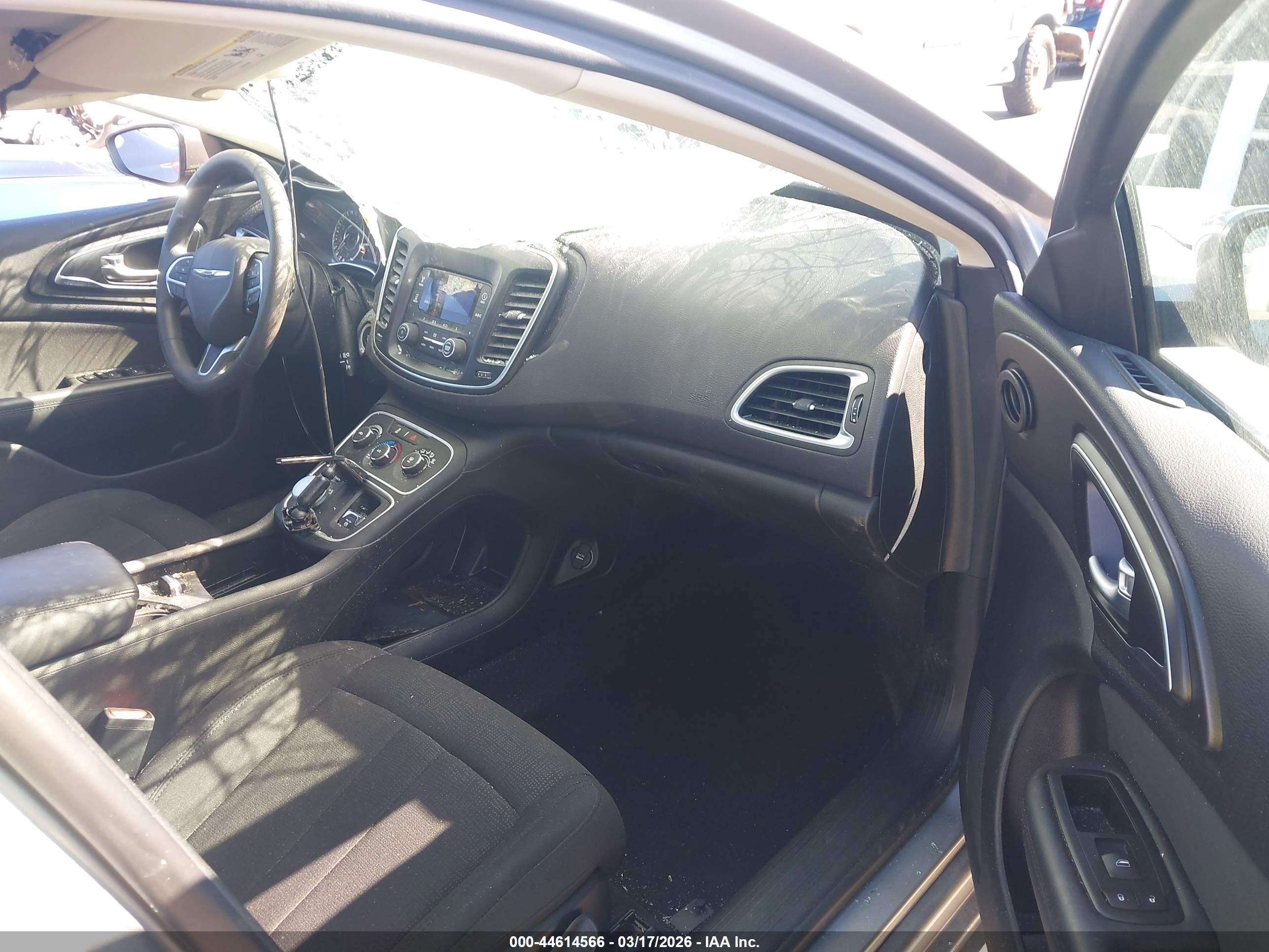 CHRYSLER 200 image 5