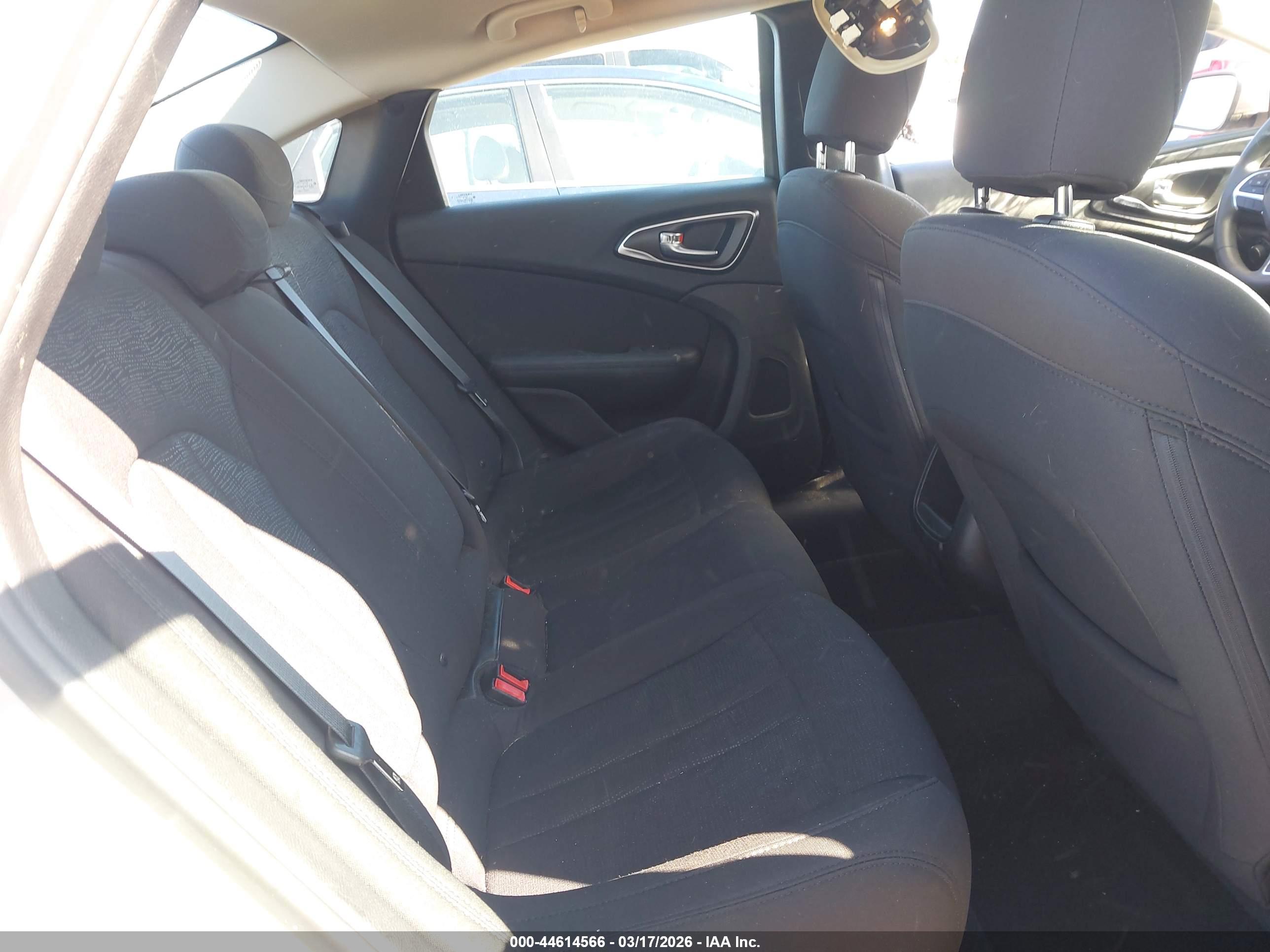 CHRYSLER 200 image 8