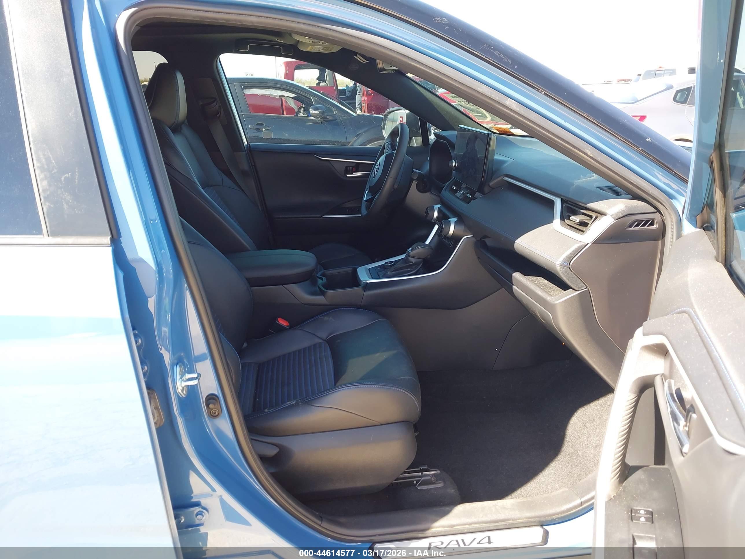 TOYOTA RAV4 image 5