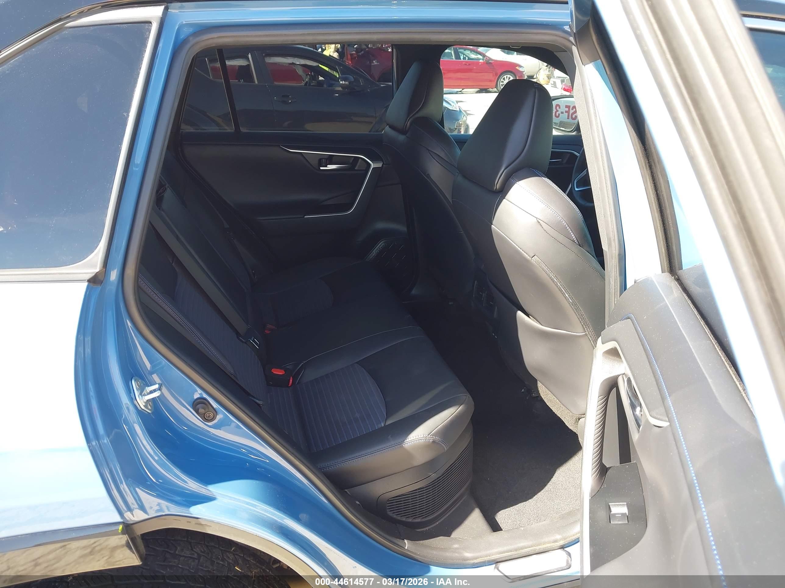 TOYOTA RAV4 image 8
