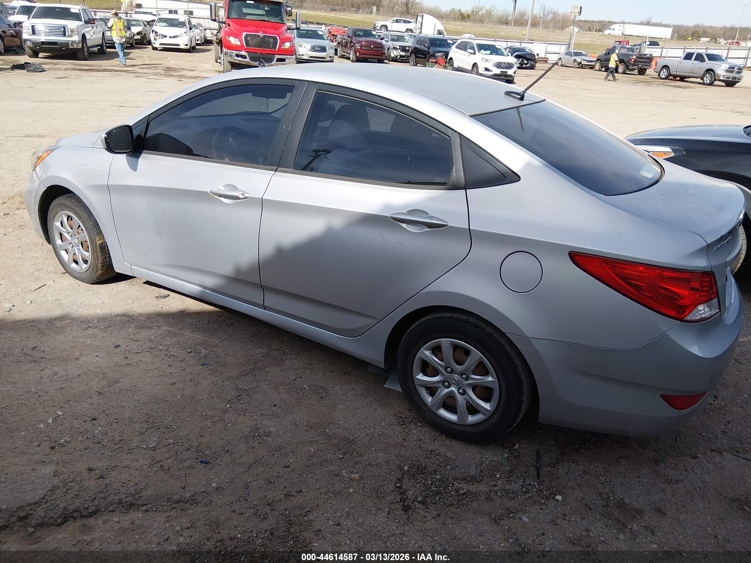 HYUNDAI ACCENT image 3