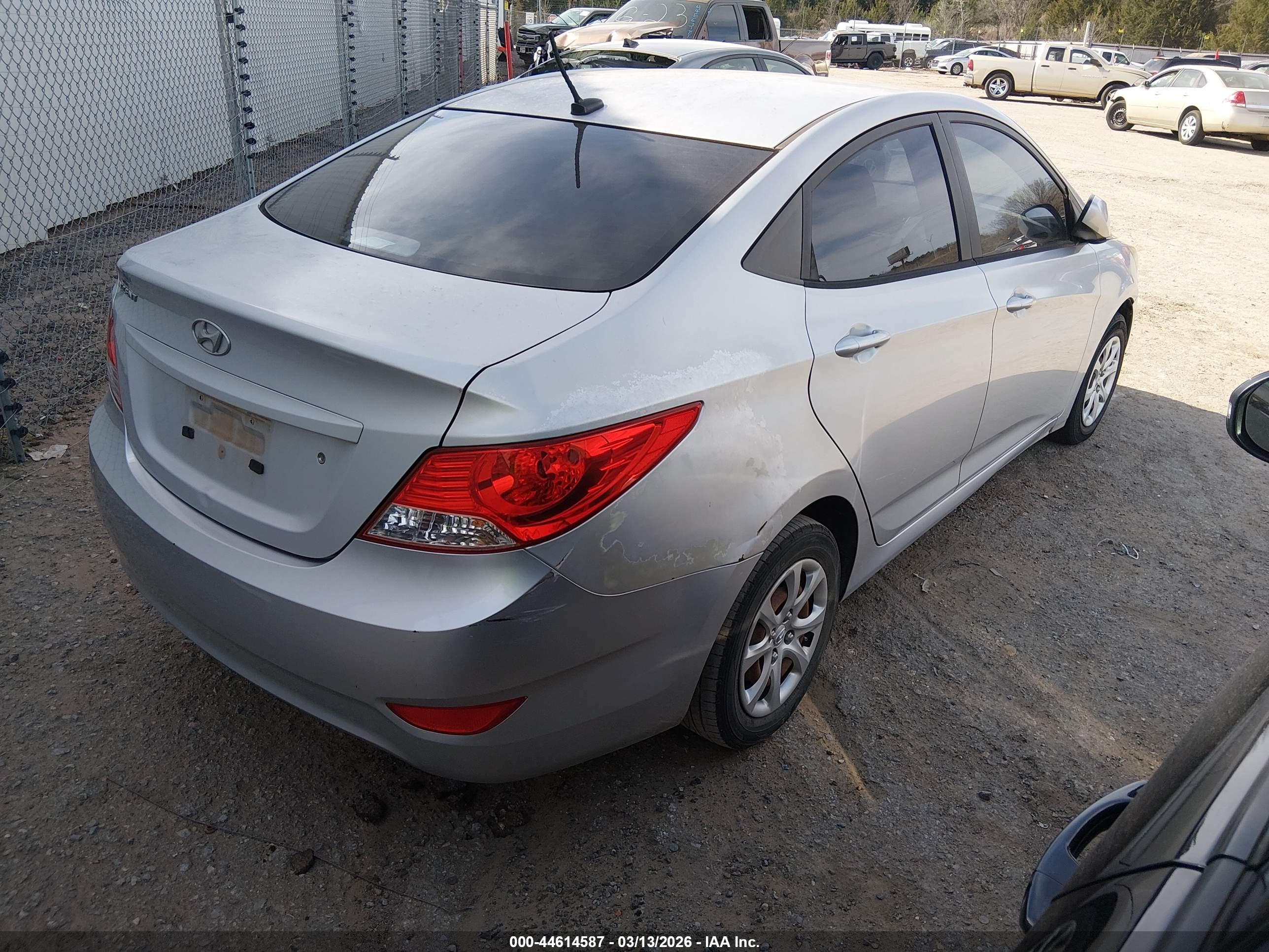 HYUNDAI ACCENT image 4