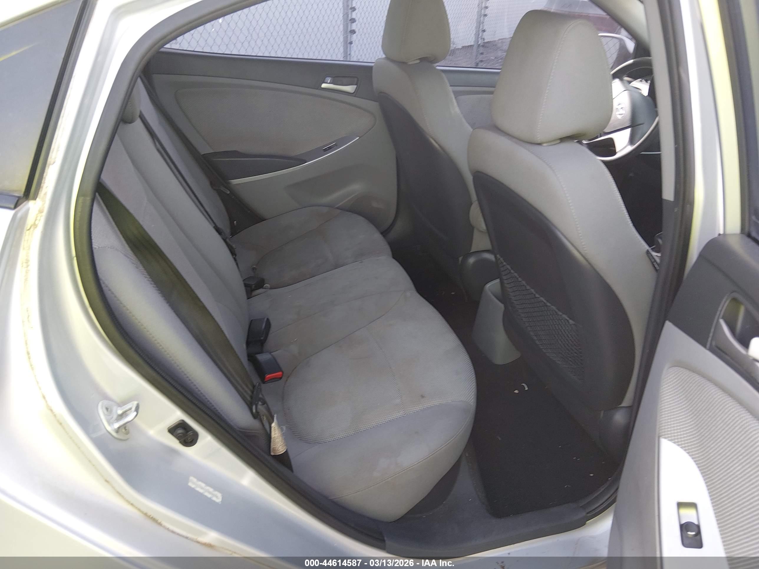 HYUNDAI ACCENT image 8