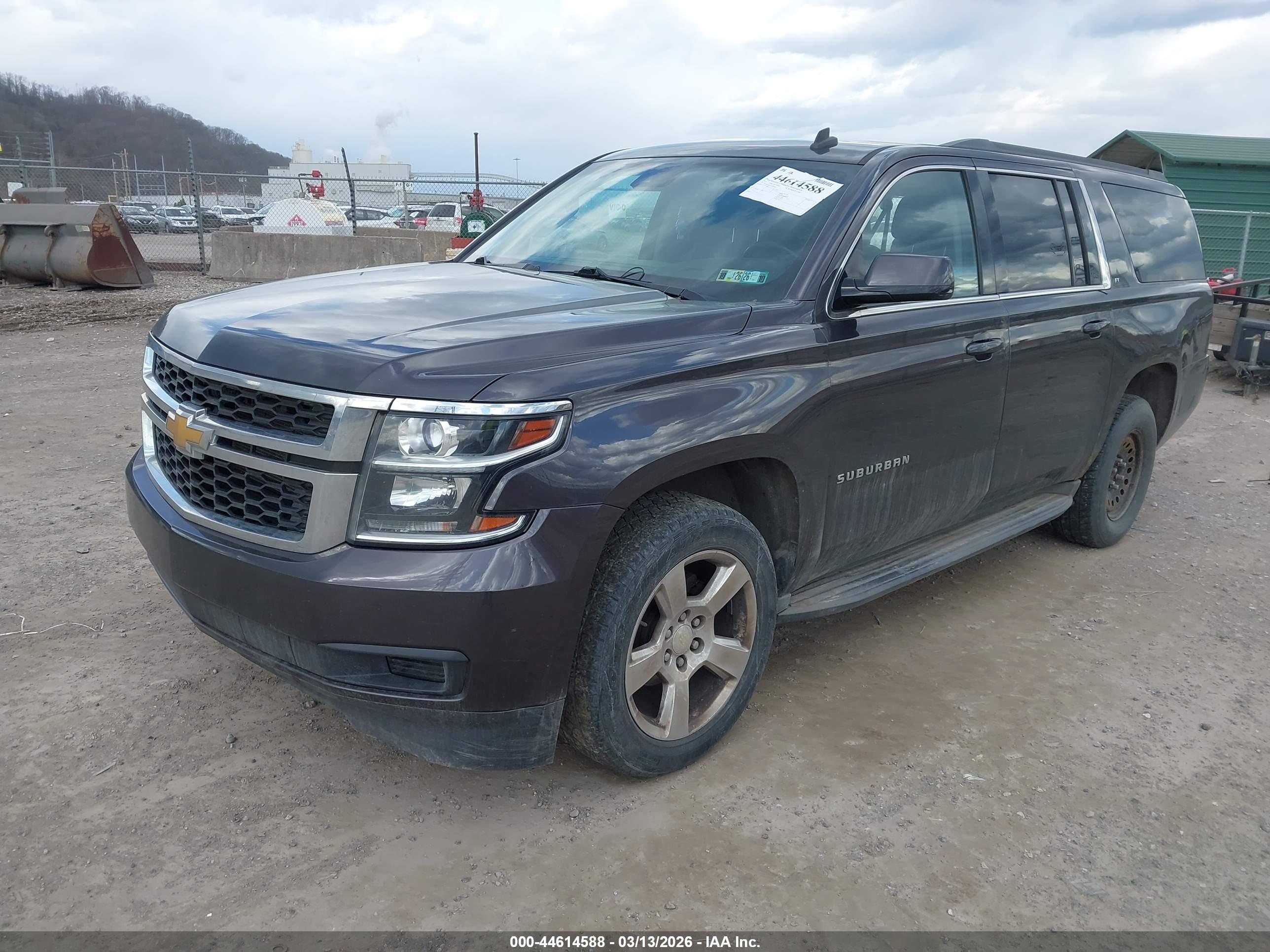 CHEVROLET SUBURBAN image 2