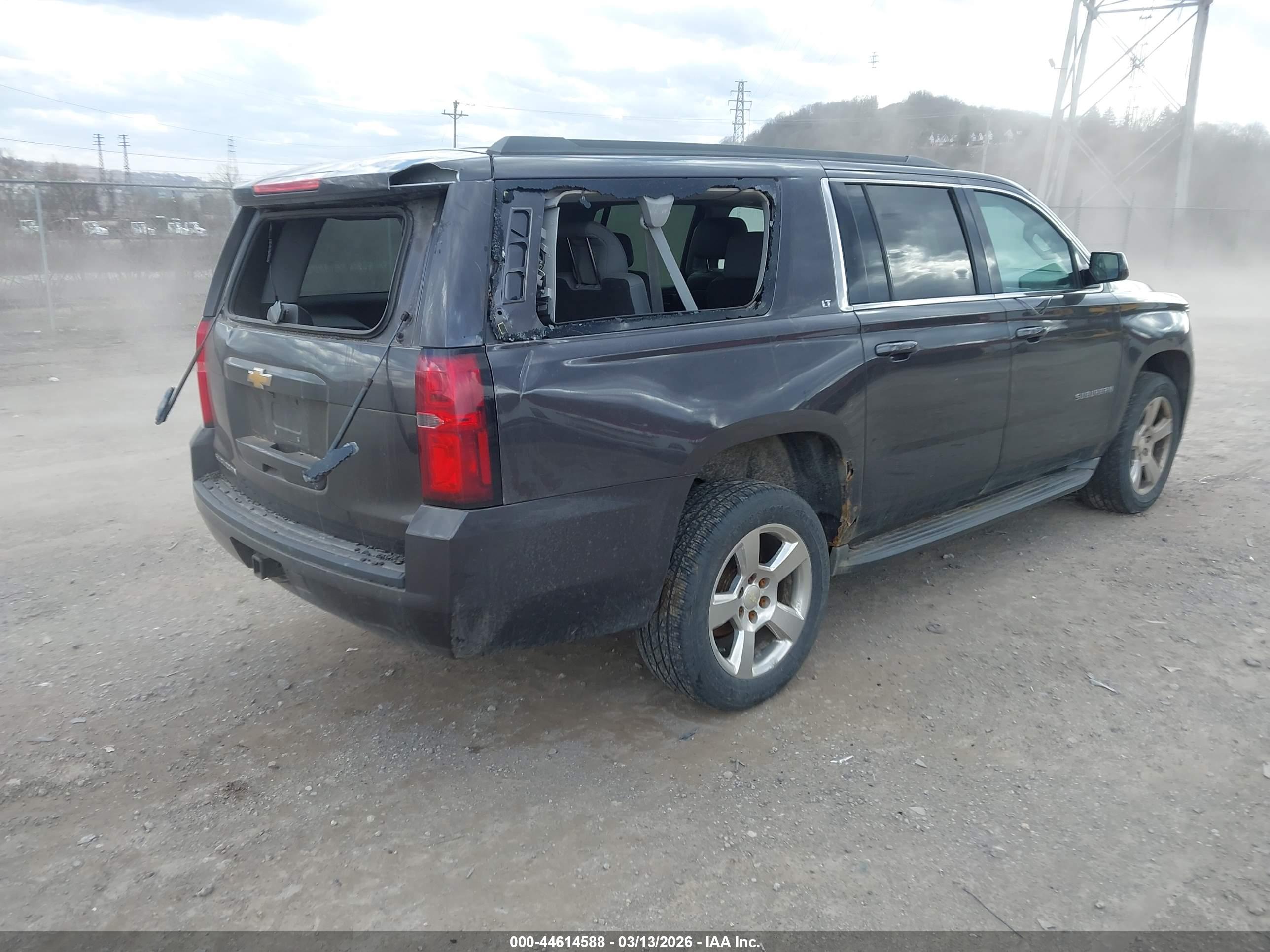 CHEVROLET SUBURBAN image 4