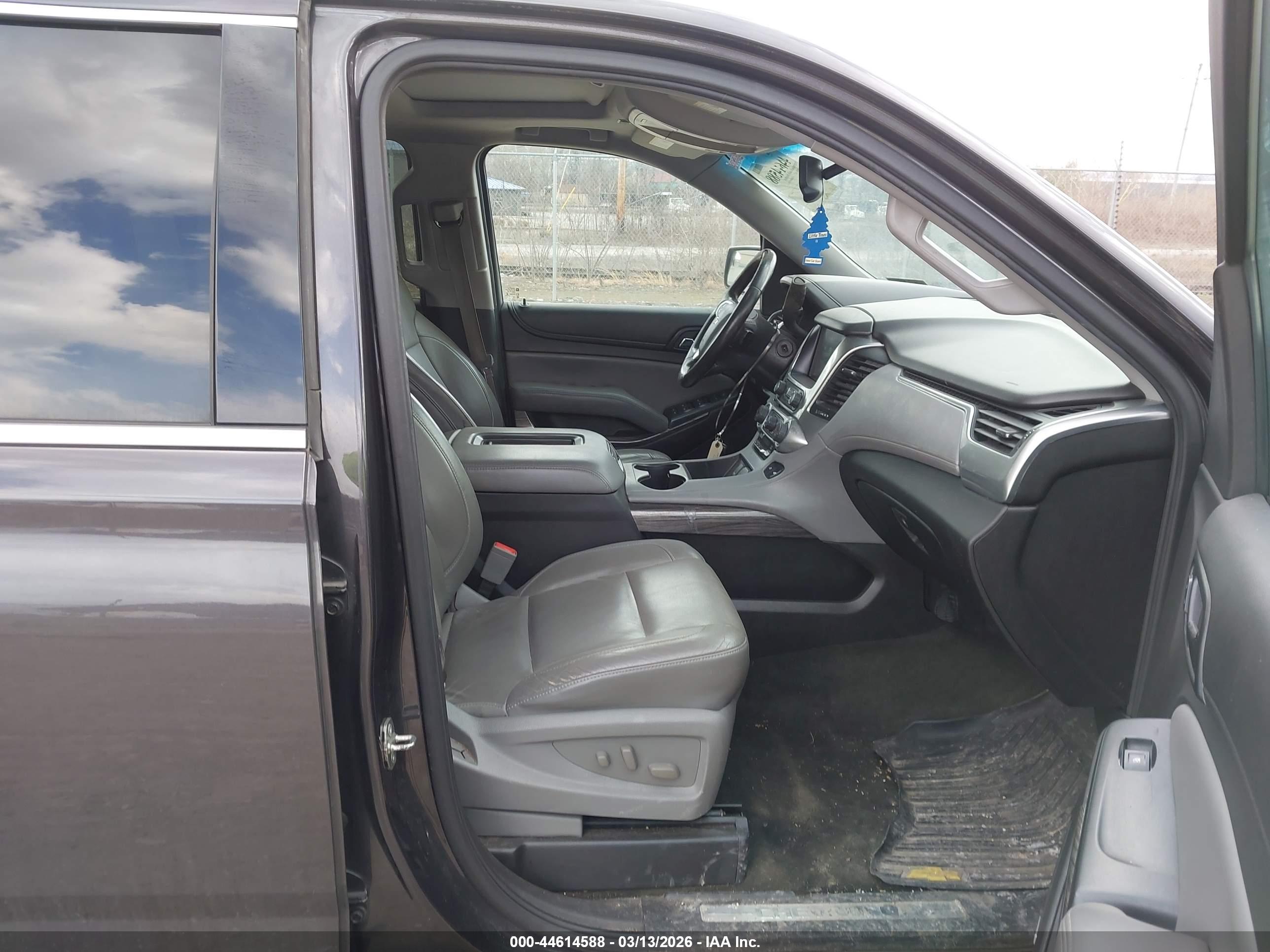 CHEVROLET SUBURBAN image 5