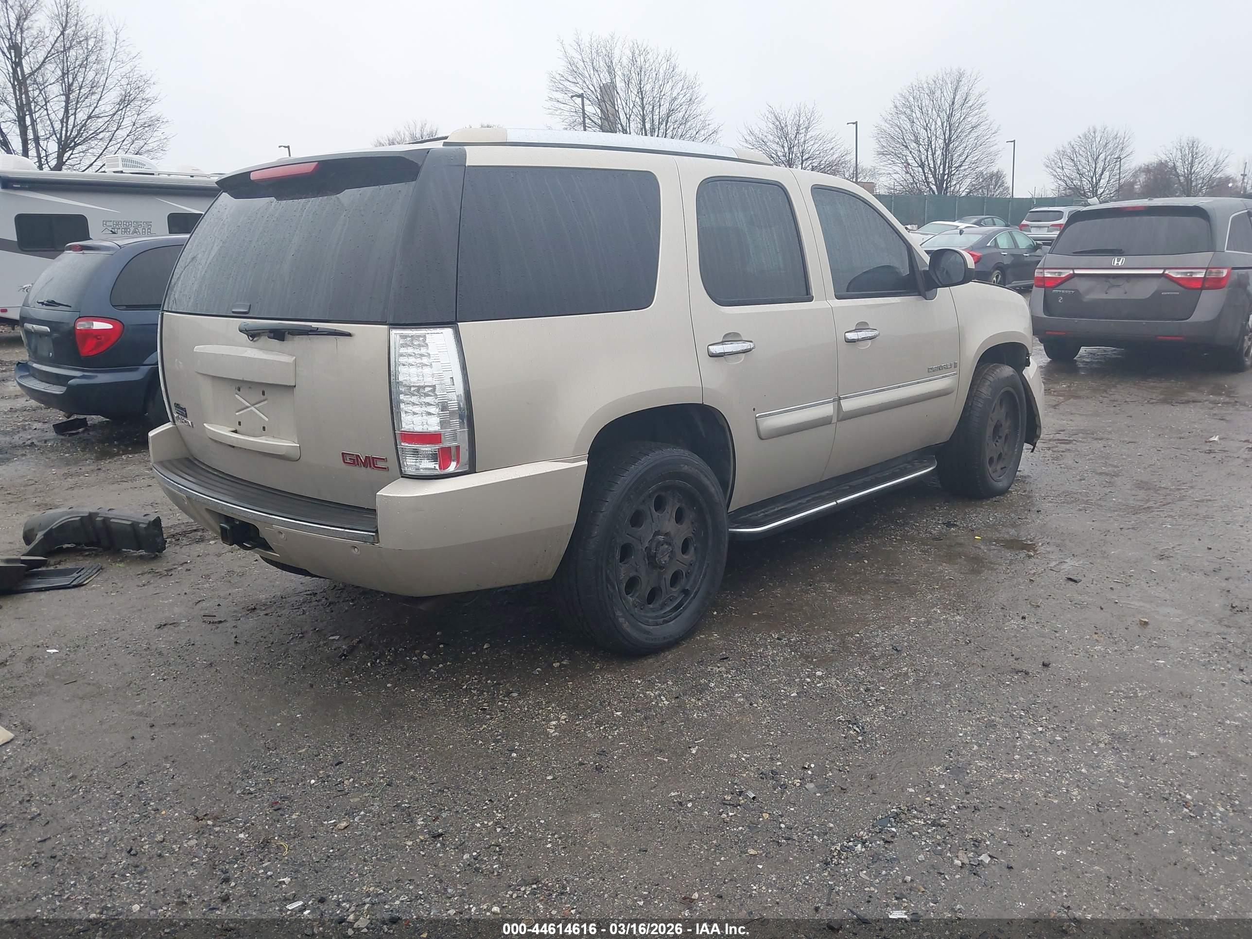 GMC YUKON image 4