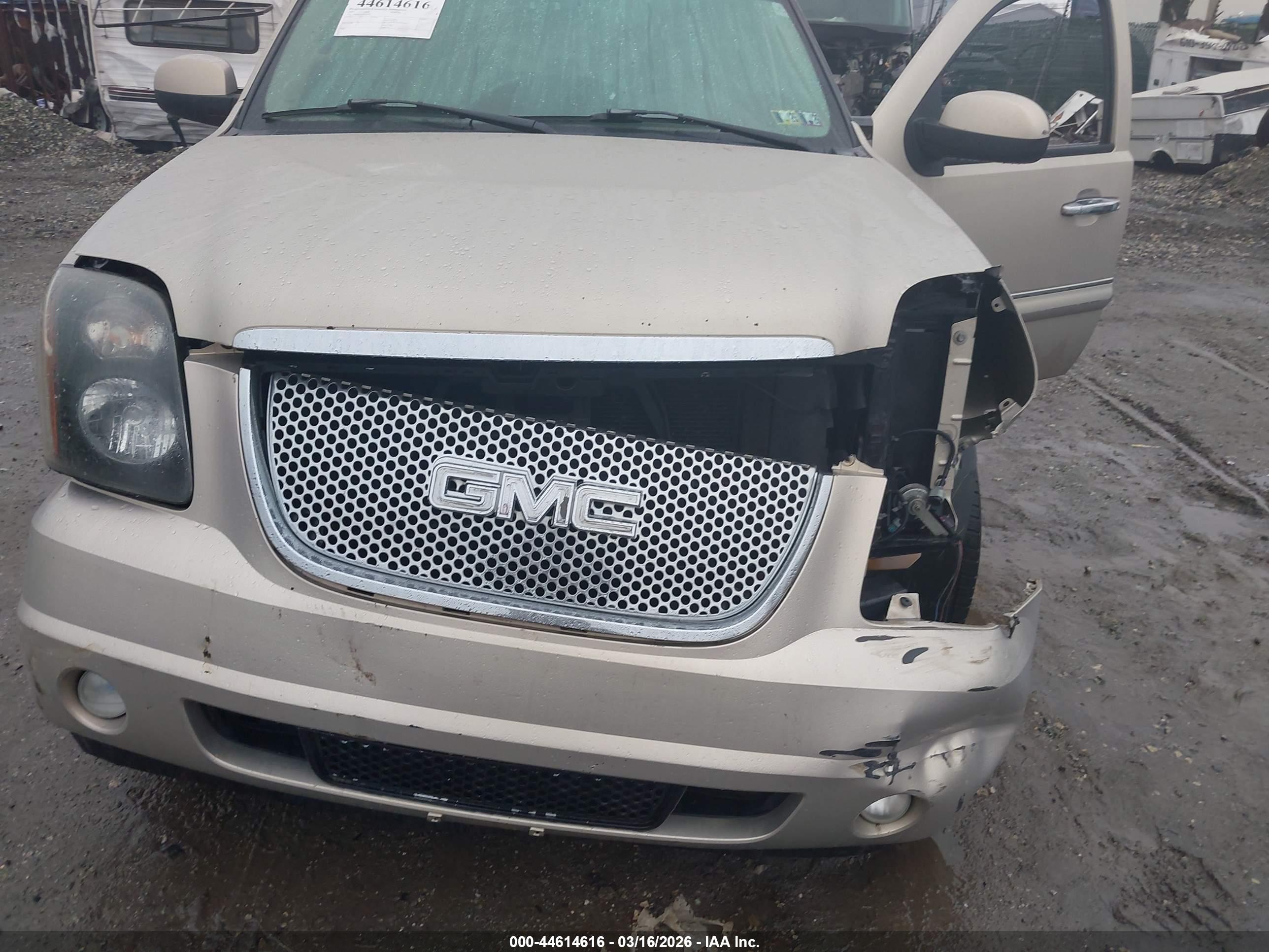 GMC YUKON image 6