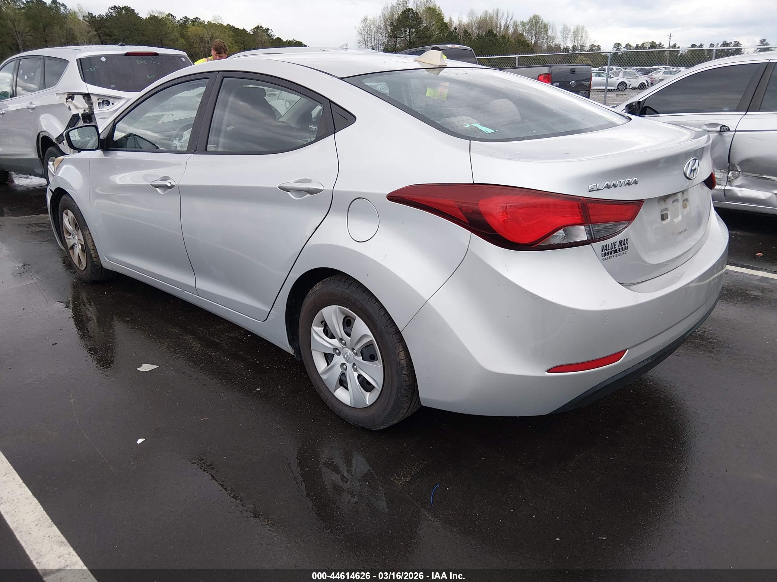 HYUNDAI ELANTRA image 3