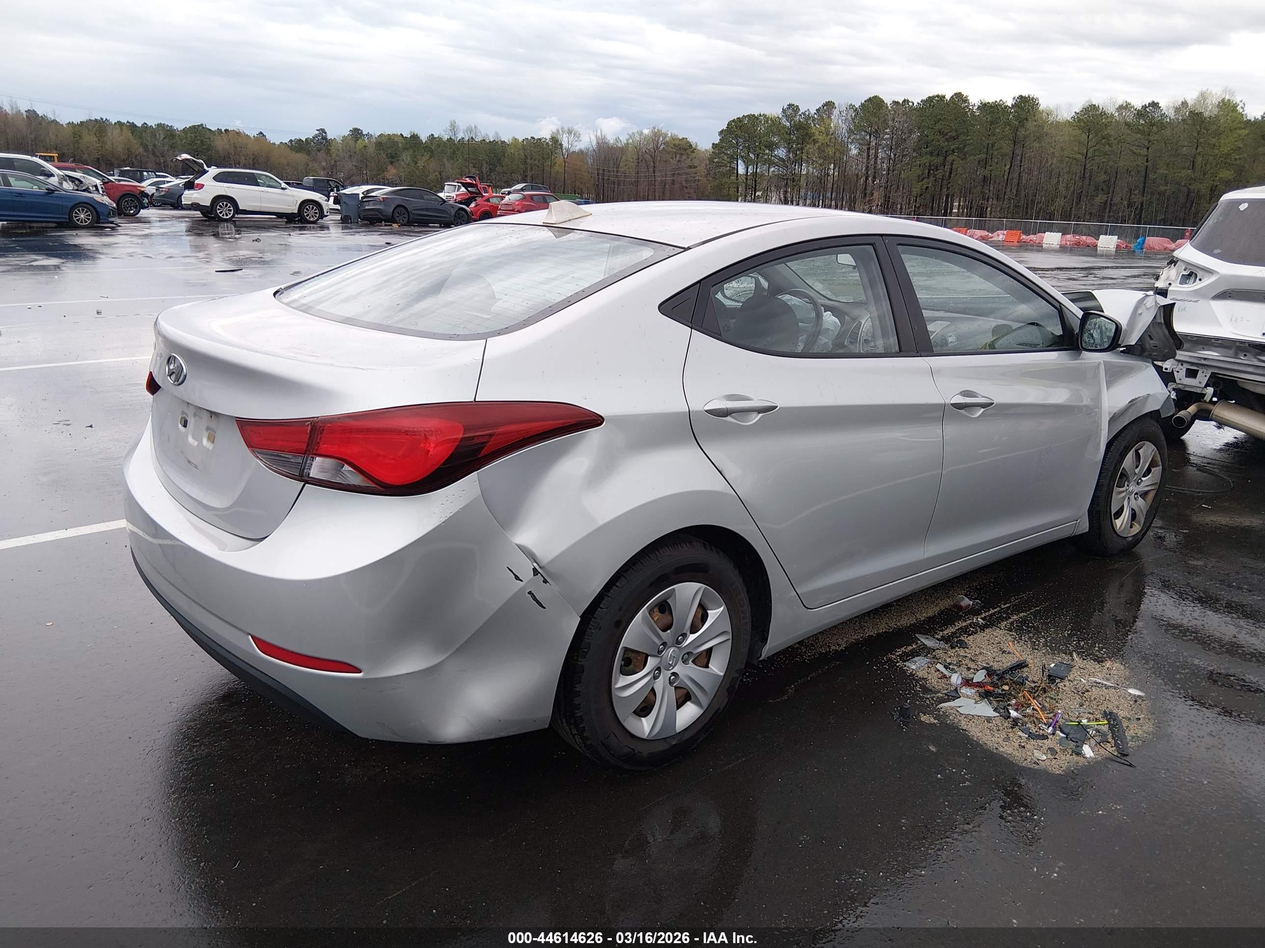 HYUNDAI ELANTRA image 4