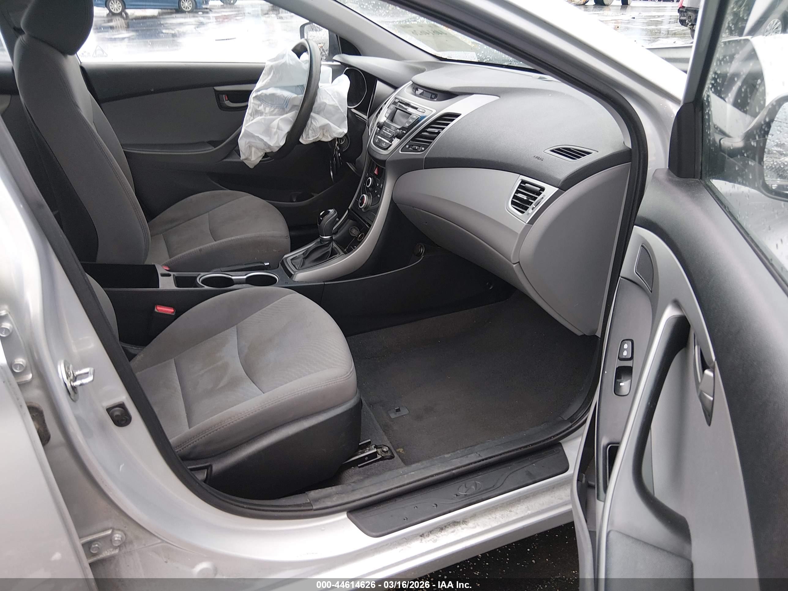 HYUNDAI ELANTRA image 5