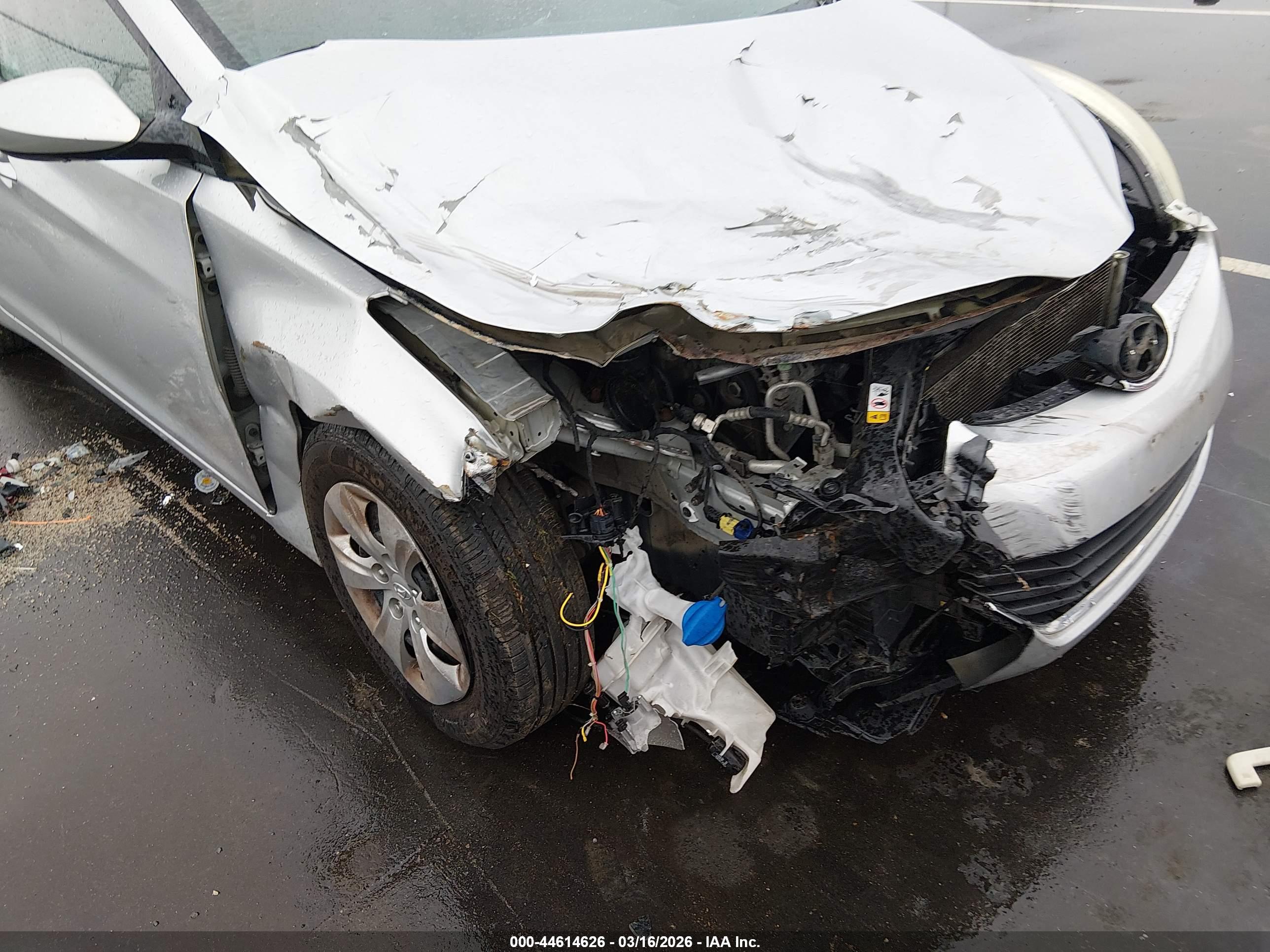 HYUNDAI ELANTRA image 6