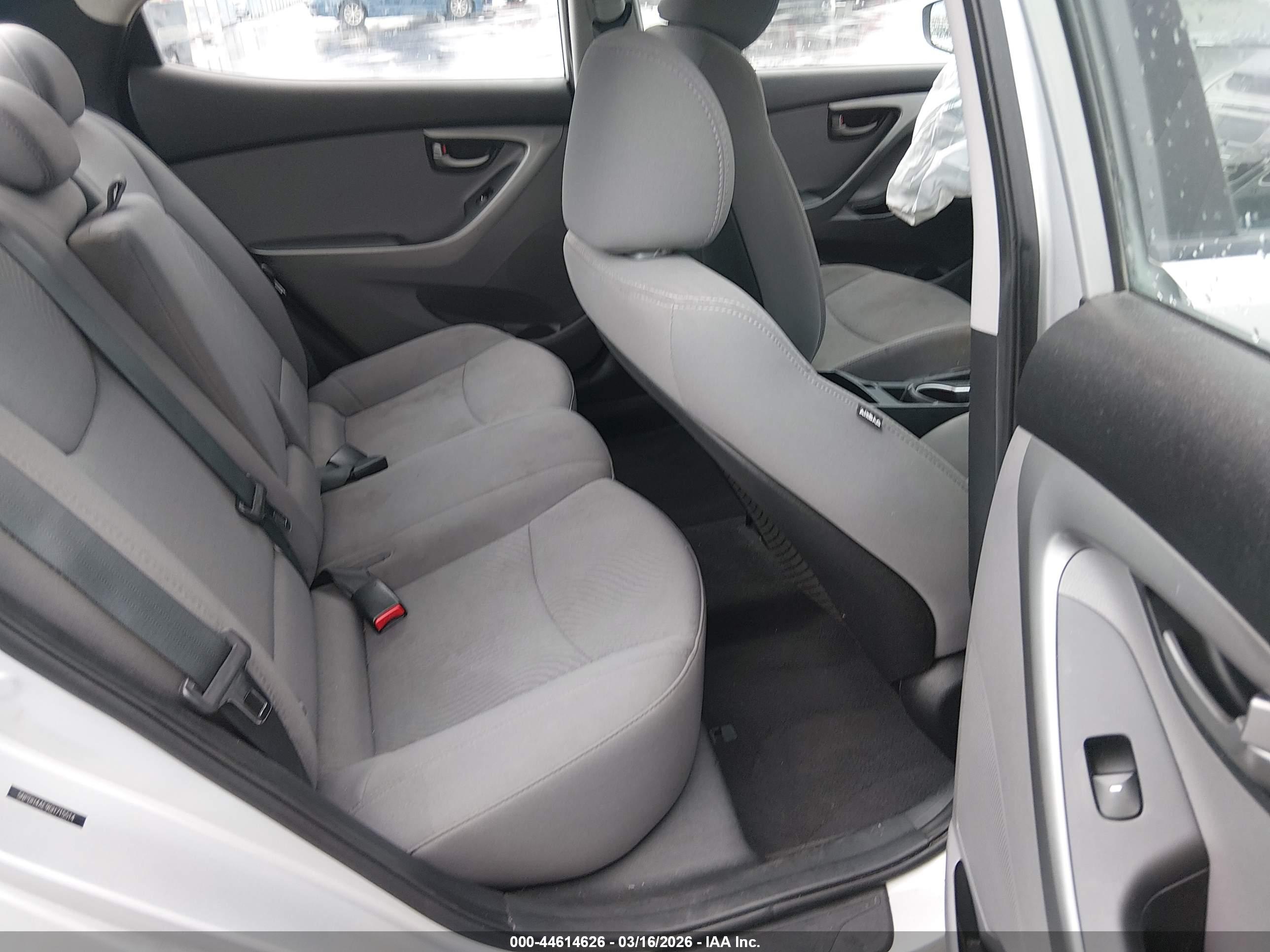 HYUNDAI ELANTRA image 8