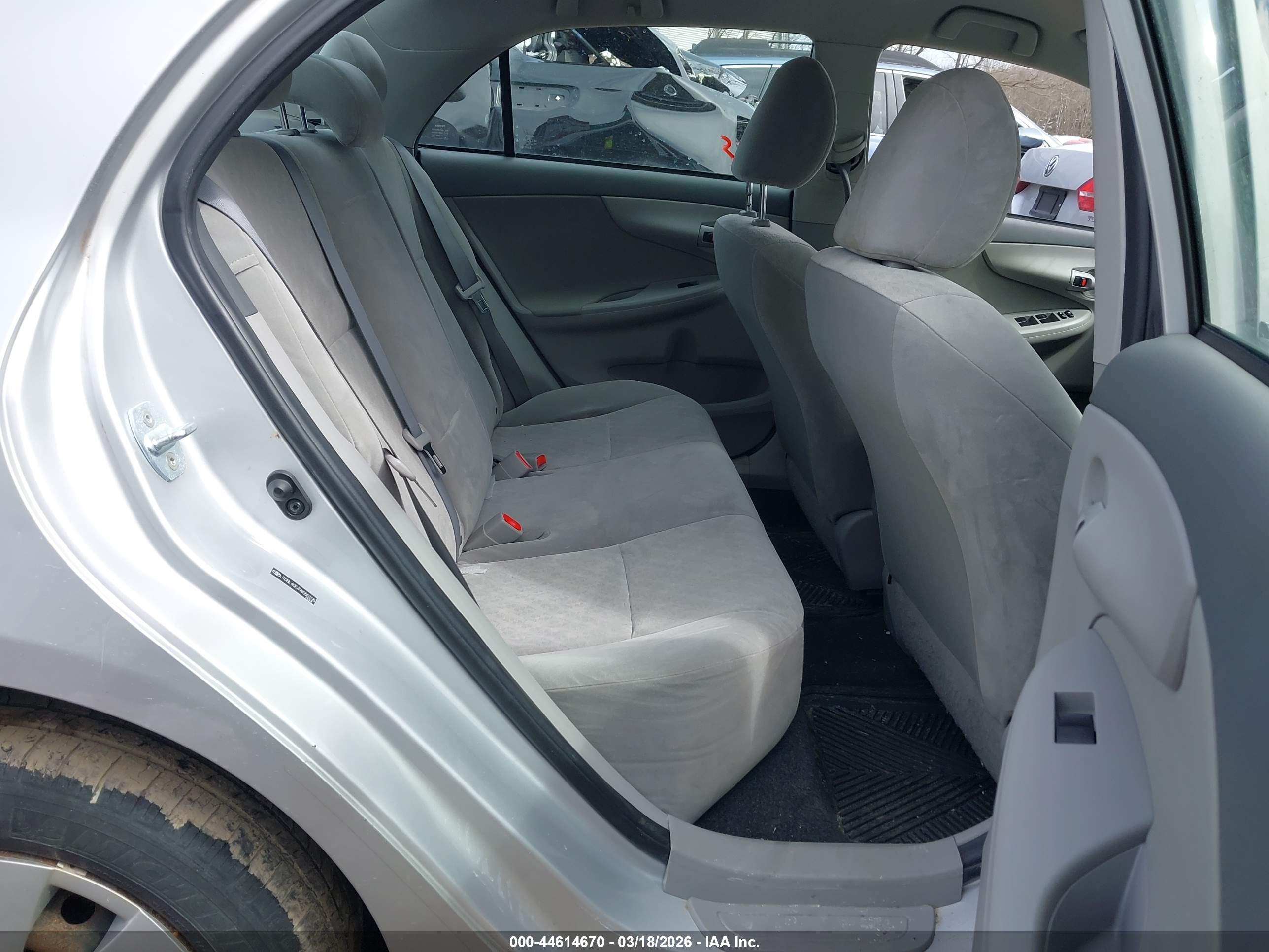 TOYOTA COROLLA image 8