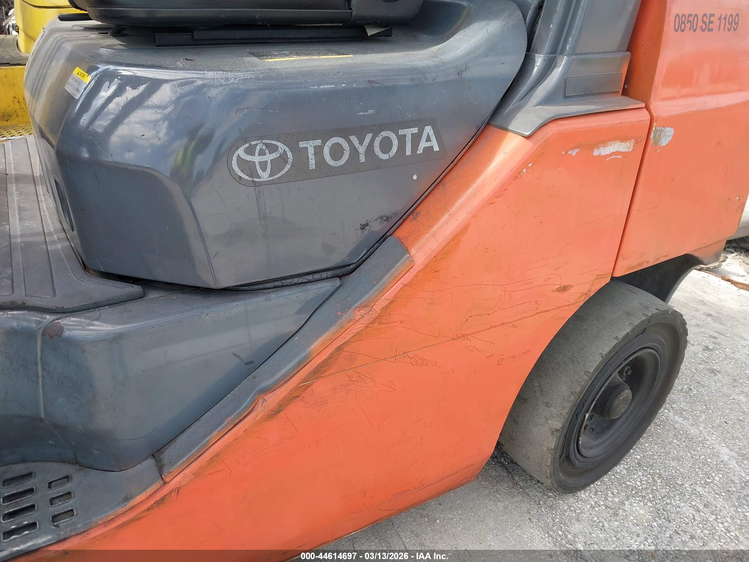 TOYOTA 8FGU25 image 6