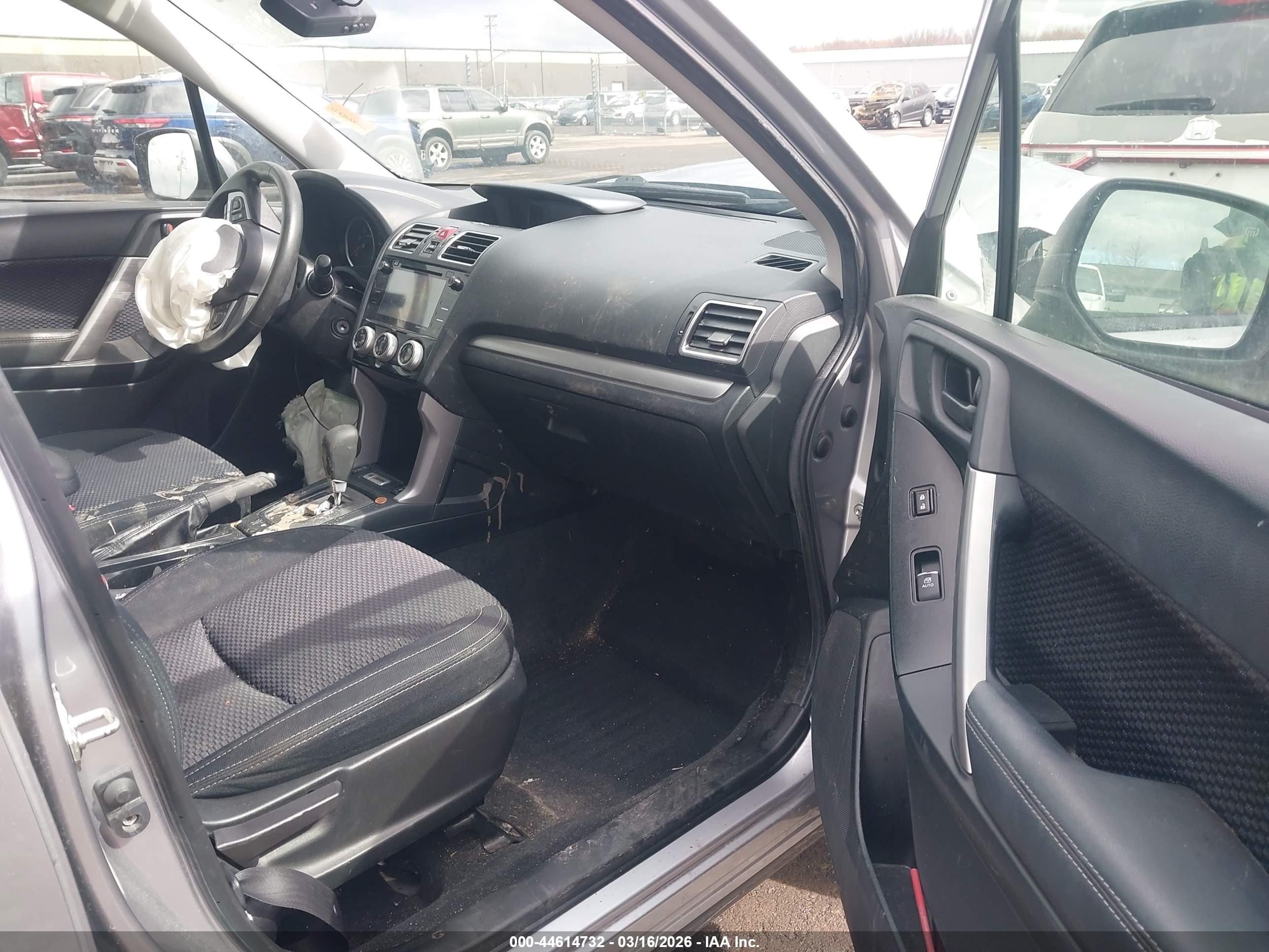 SUBARU FORESTER image 5