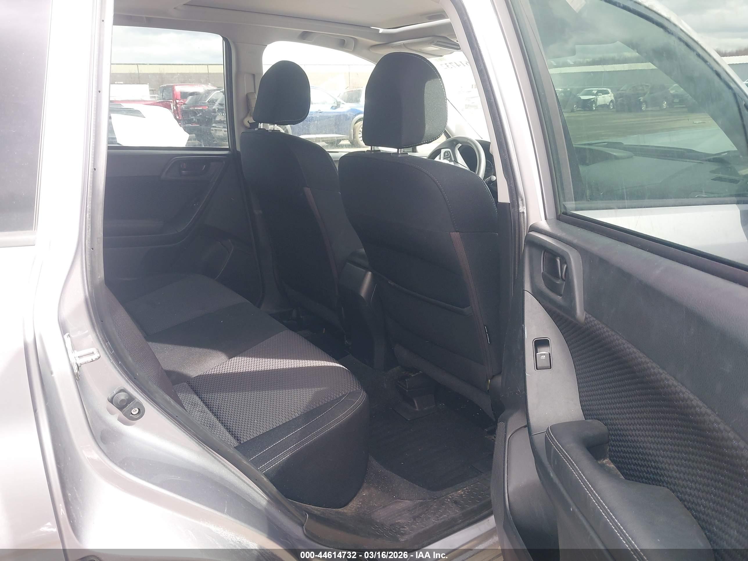 SUBARU FORESTER image 8
