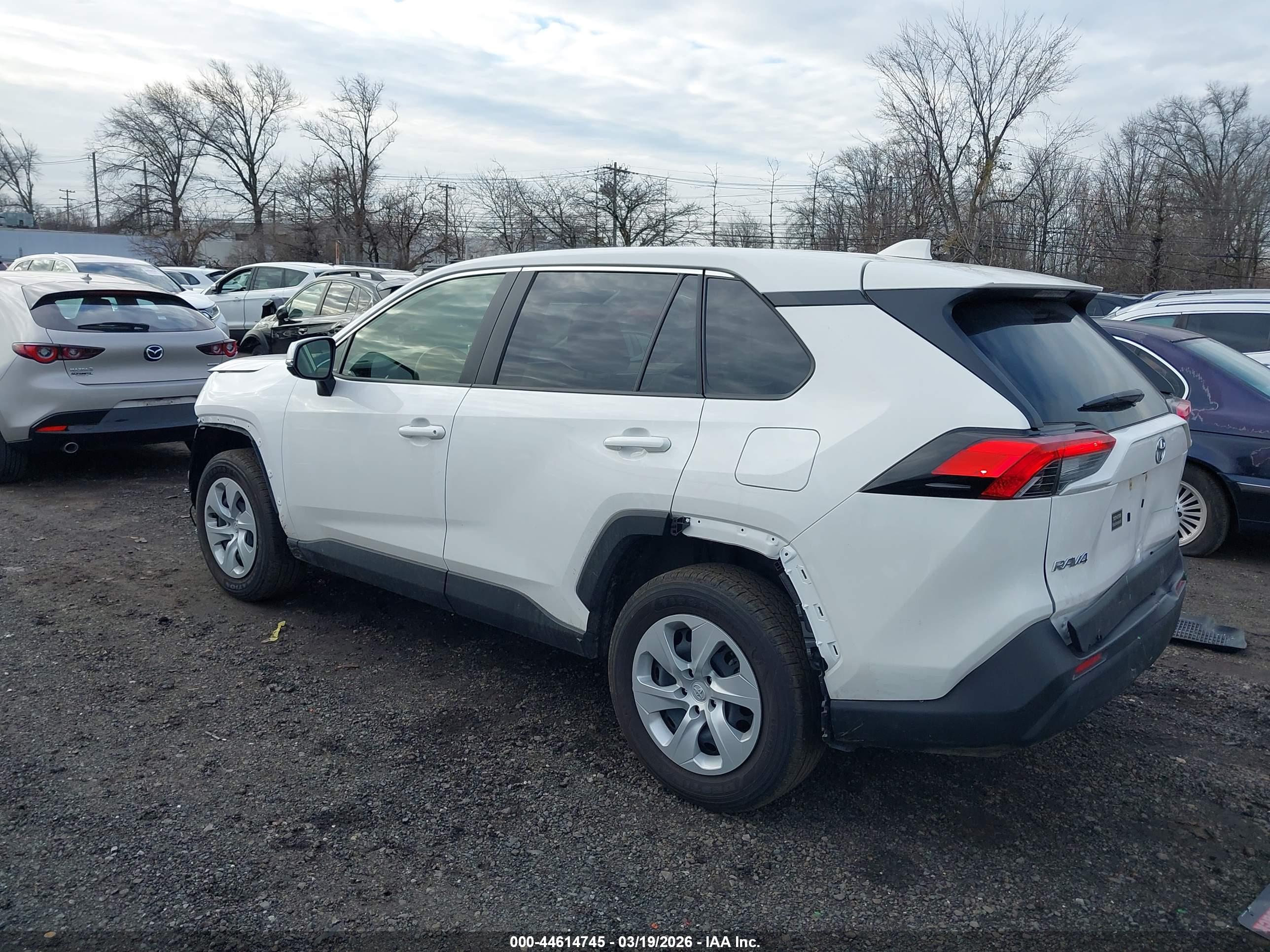 TOYOTA RAV4 image 3