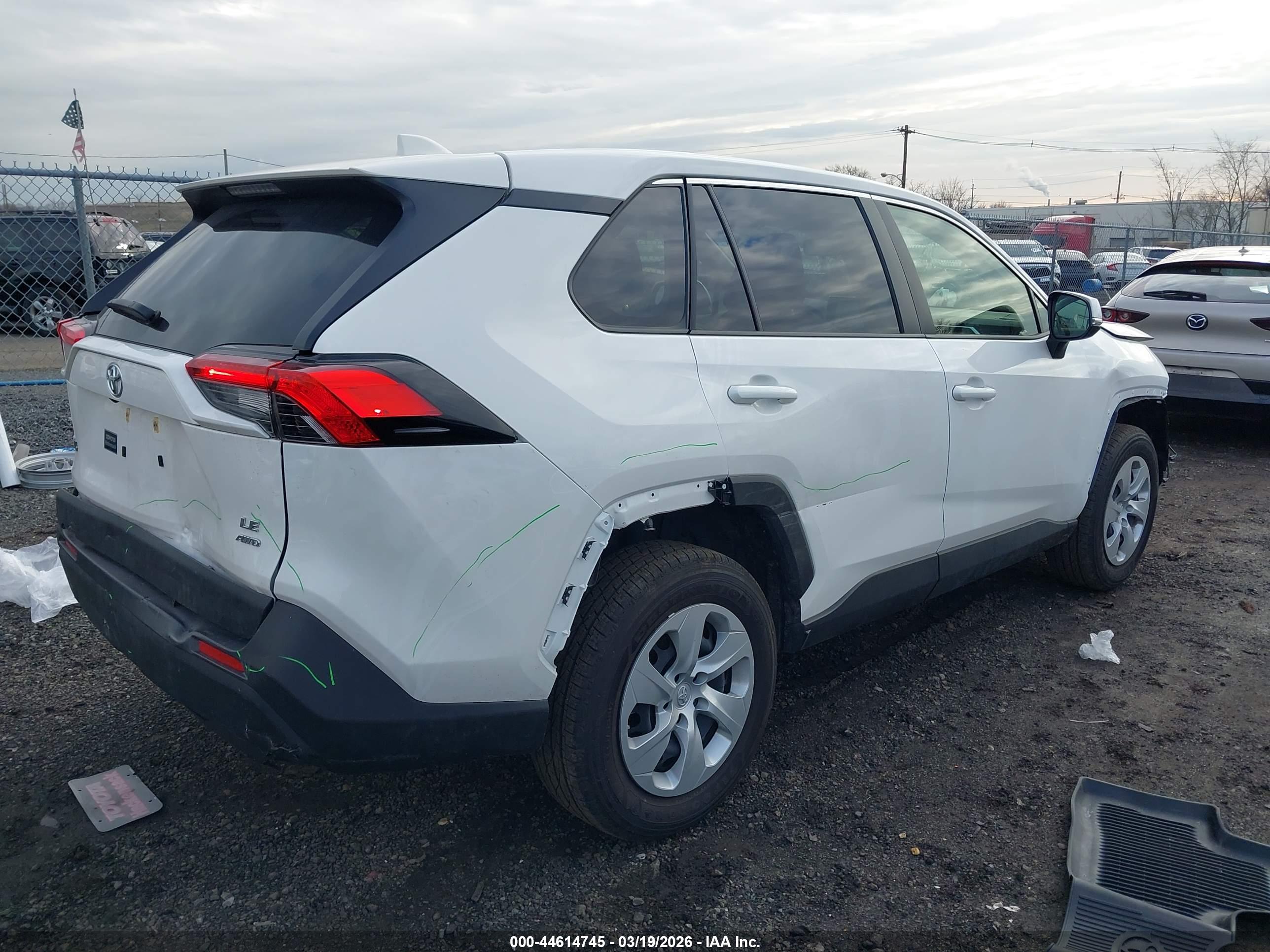 TOYOTA RAV4 image 4