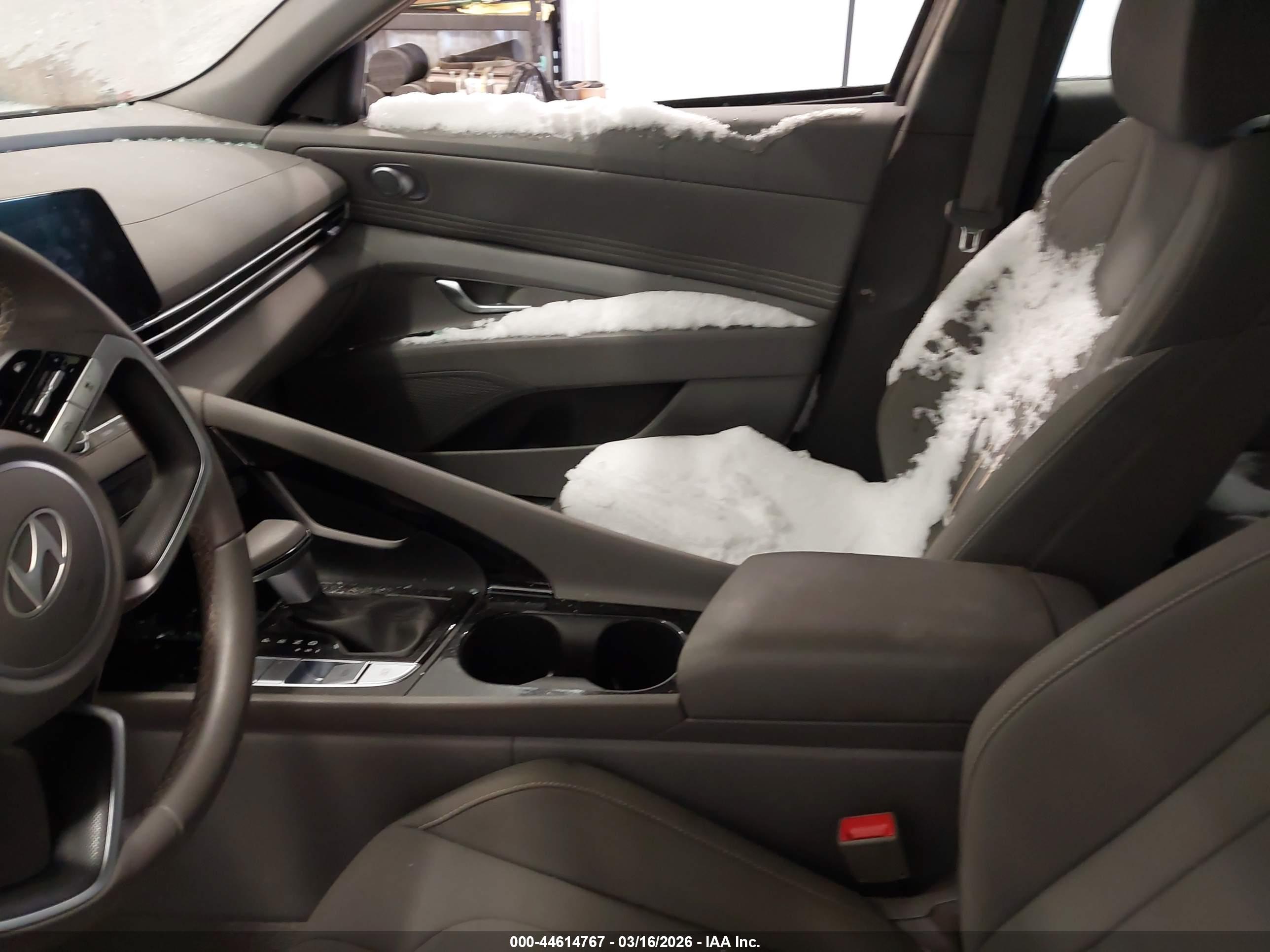 HYUNDAI ELANTRA image 5