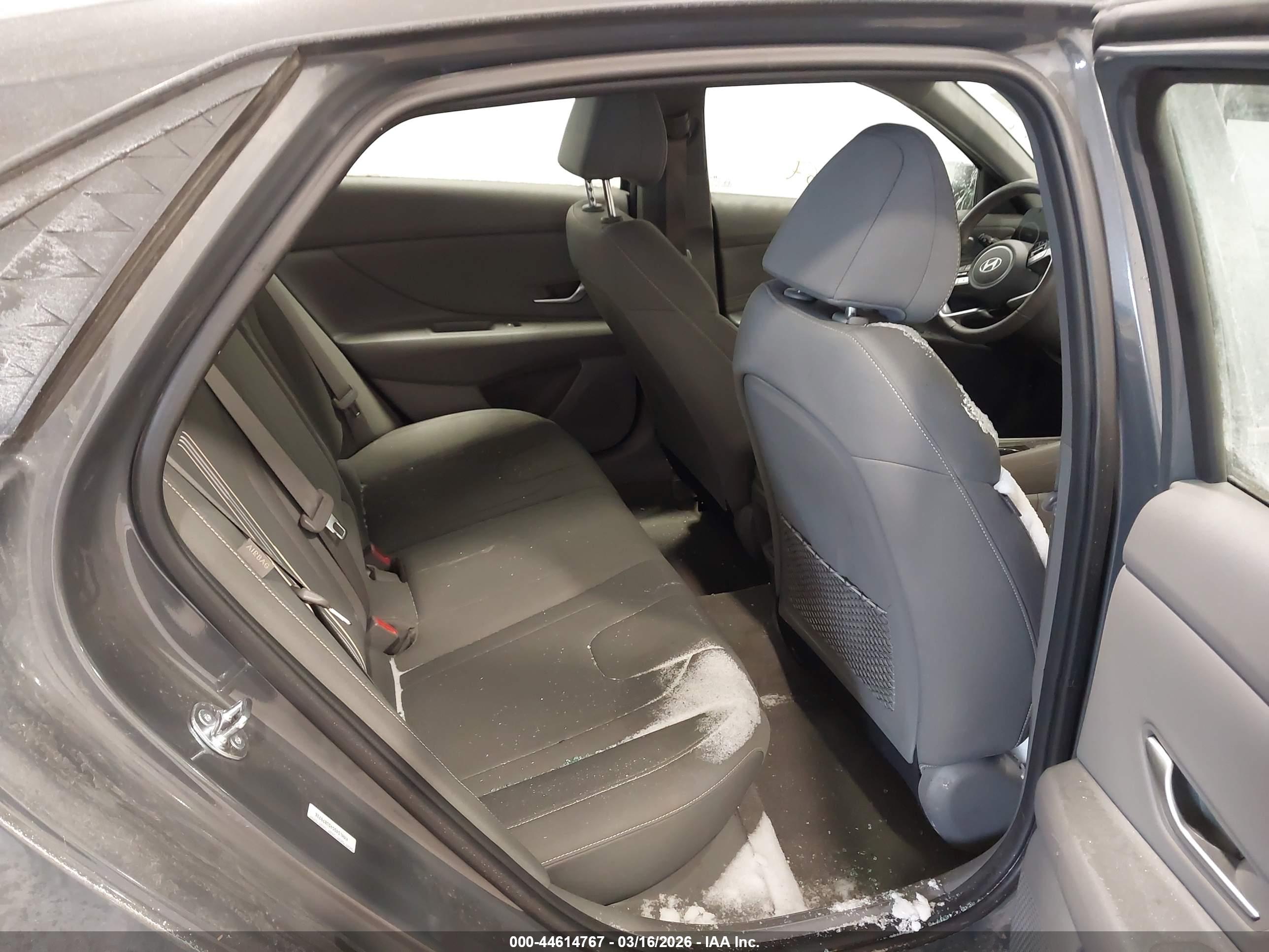 HYUNDAI ELANTRA image 8