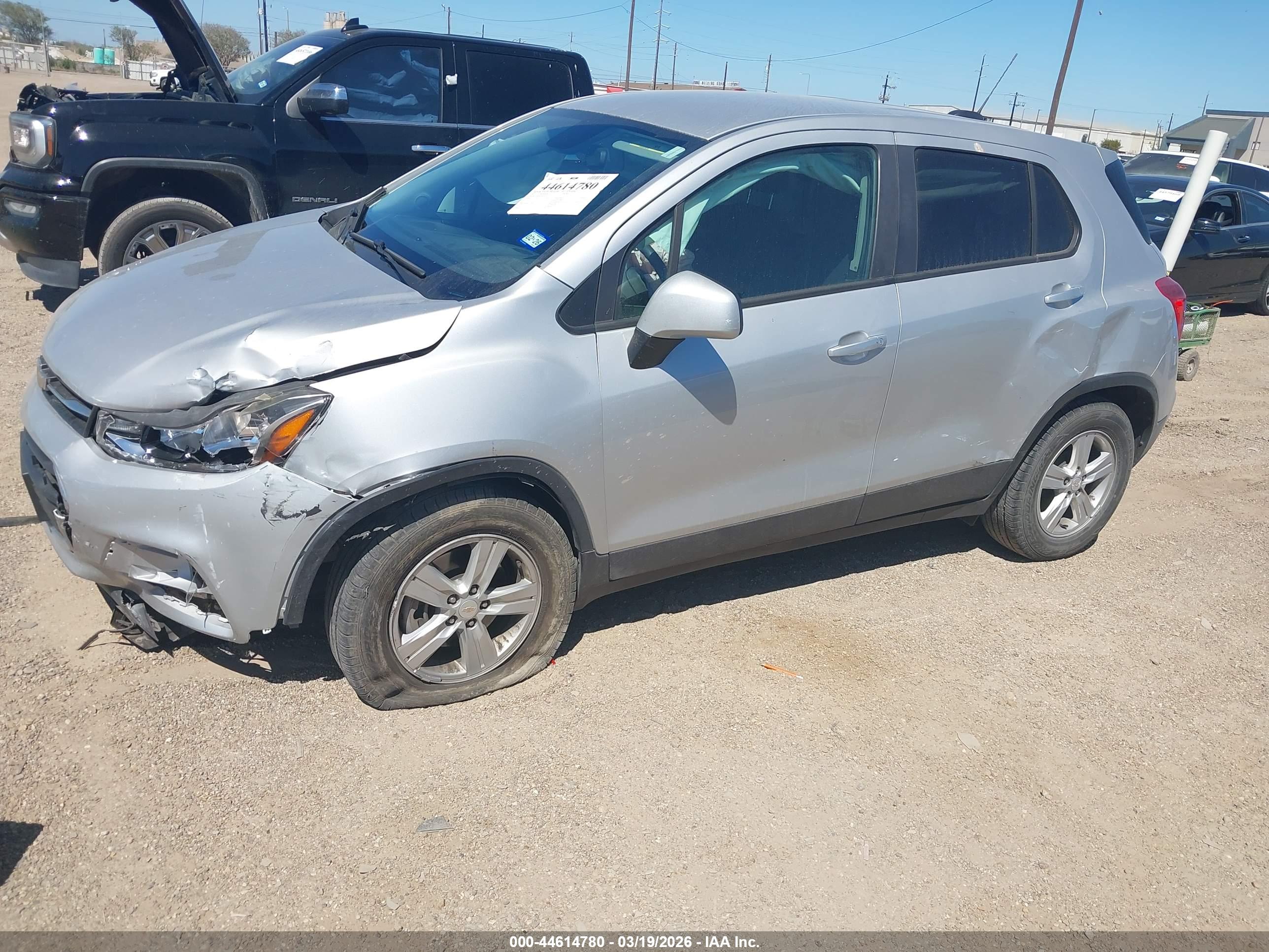 CHEVROLET TRAX image 2