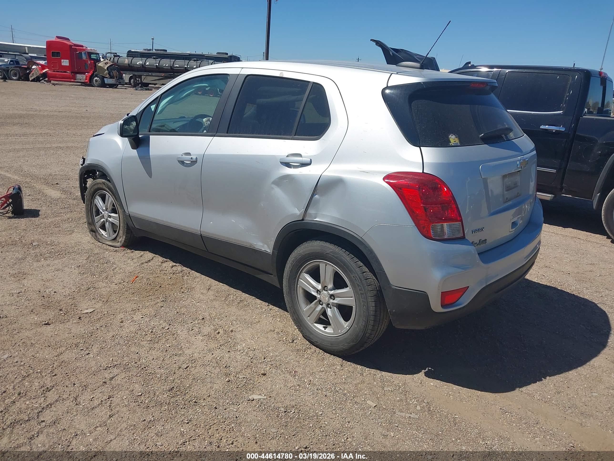 CHEVROLET TRAX image 3