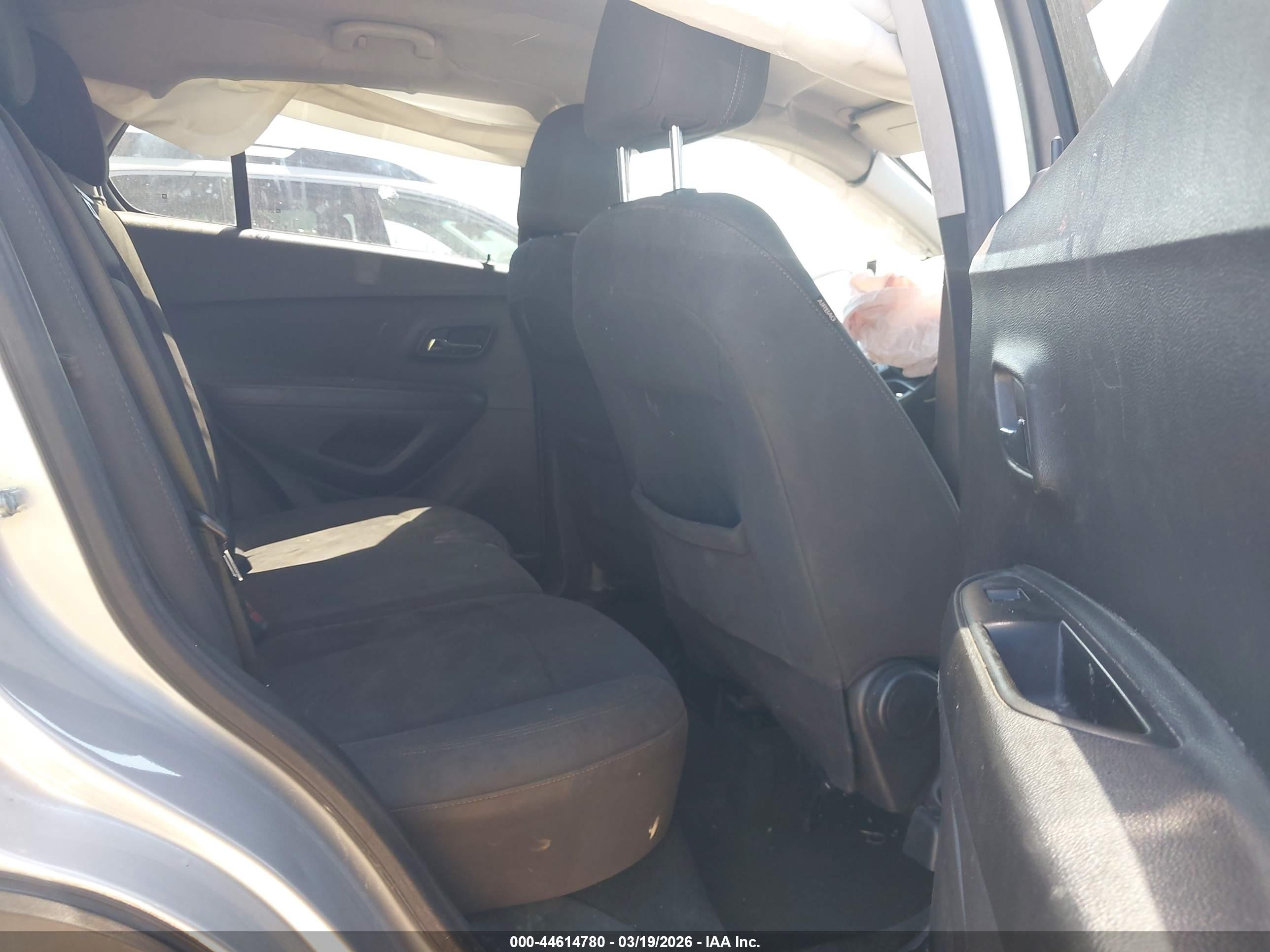 CHEVROLET TRAX image 8