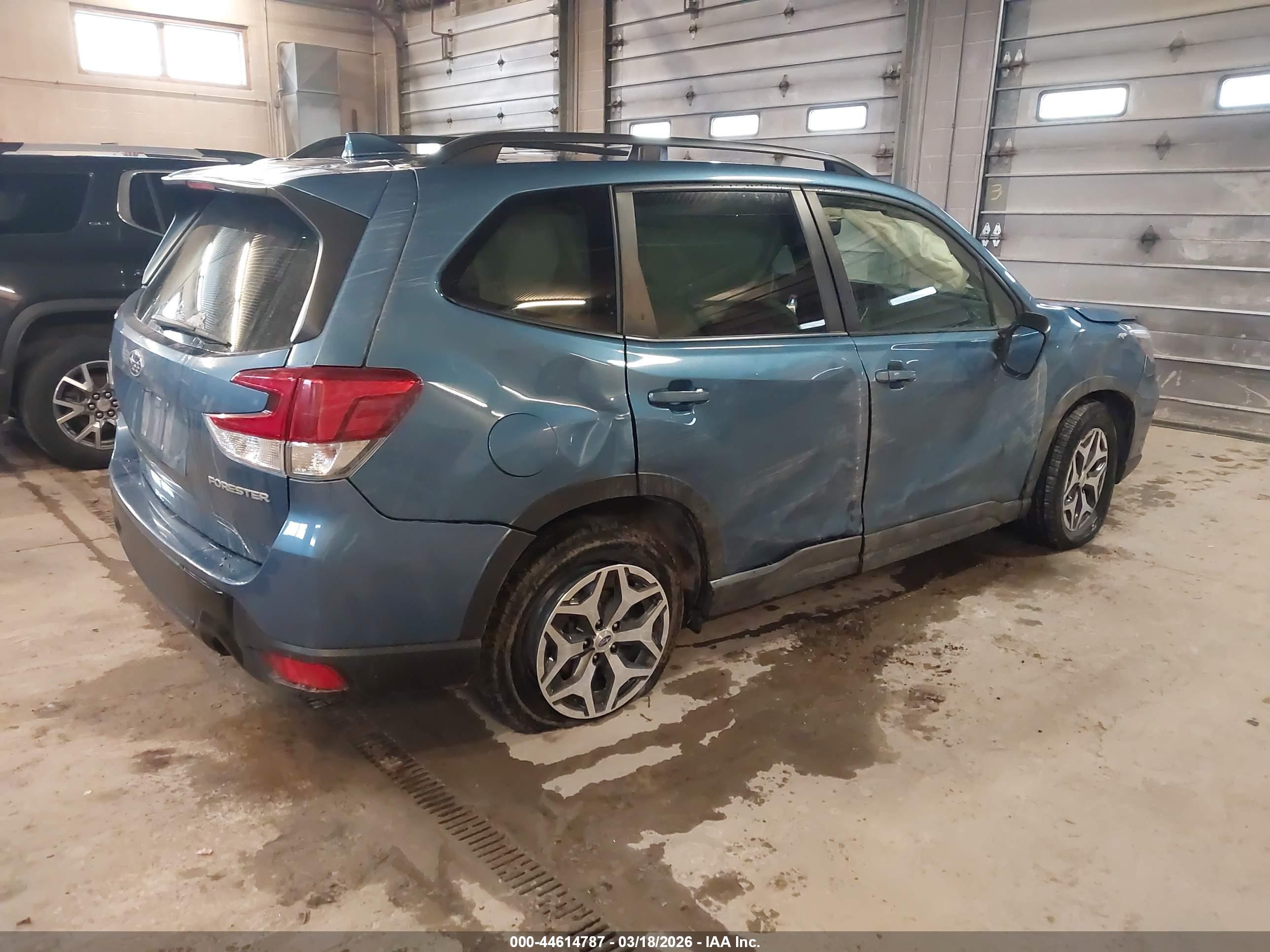 SUBARU FORESTER image 4