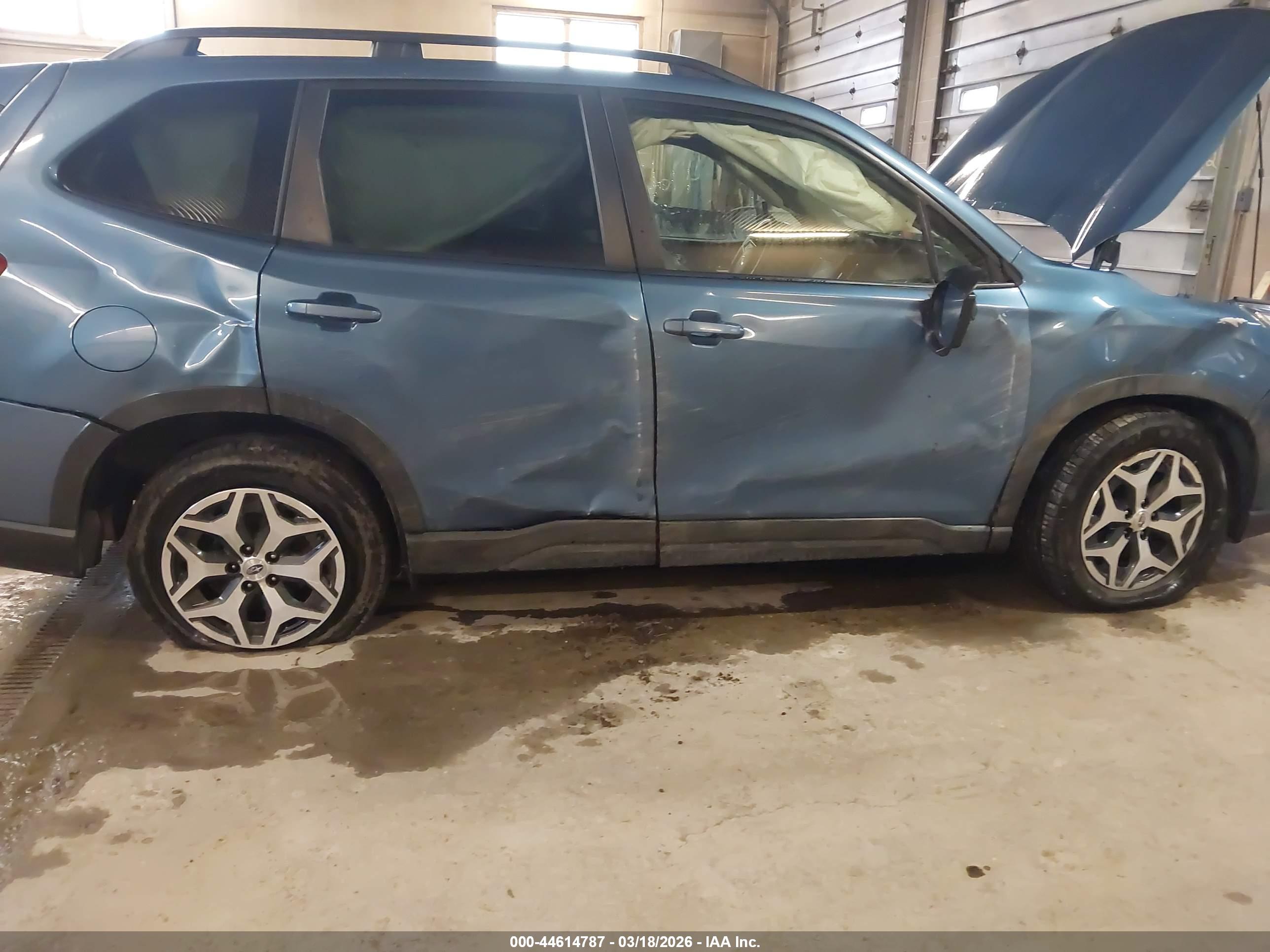 SUBARU FORESTER image 6